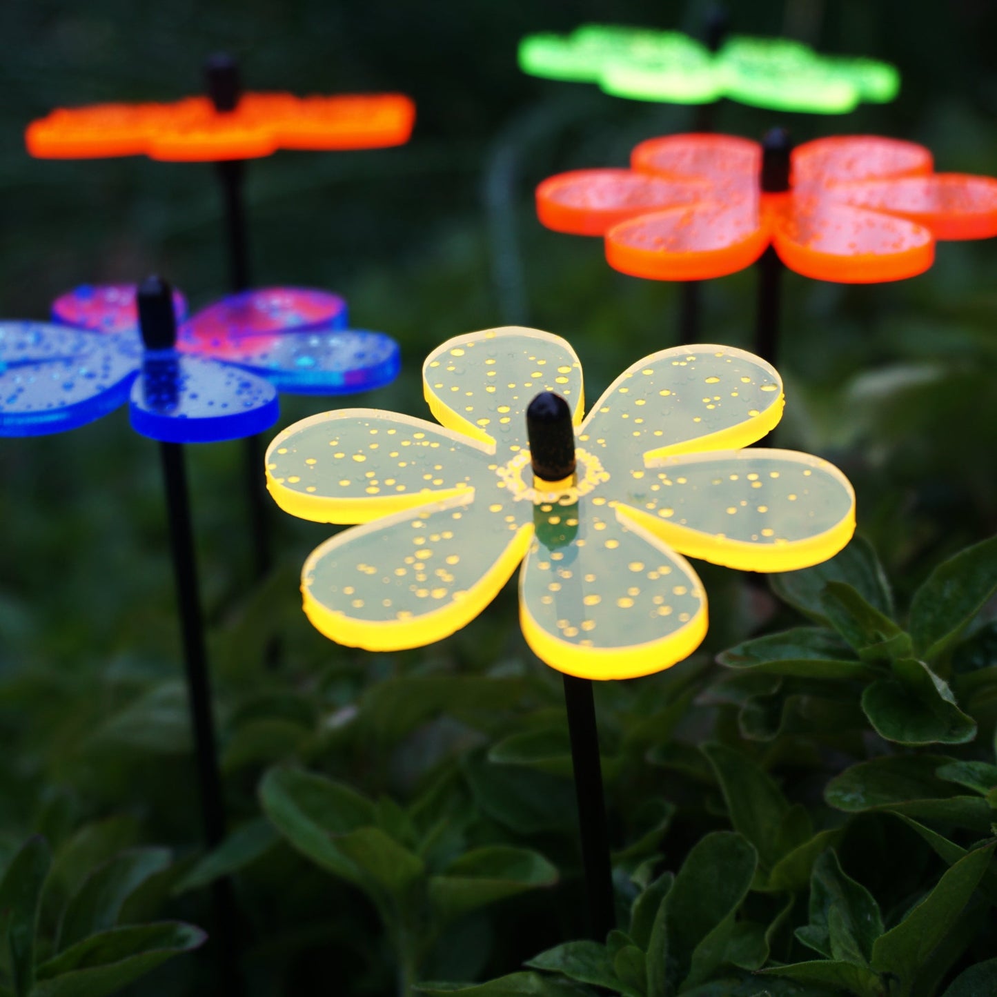 Small Garden Décor Ornaments Set of 5 'Daisy'