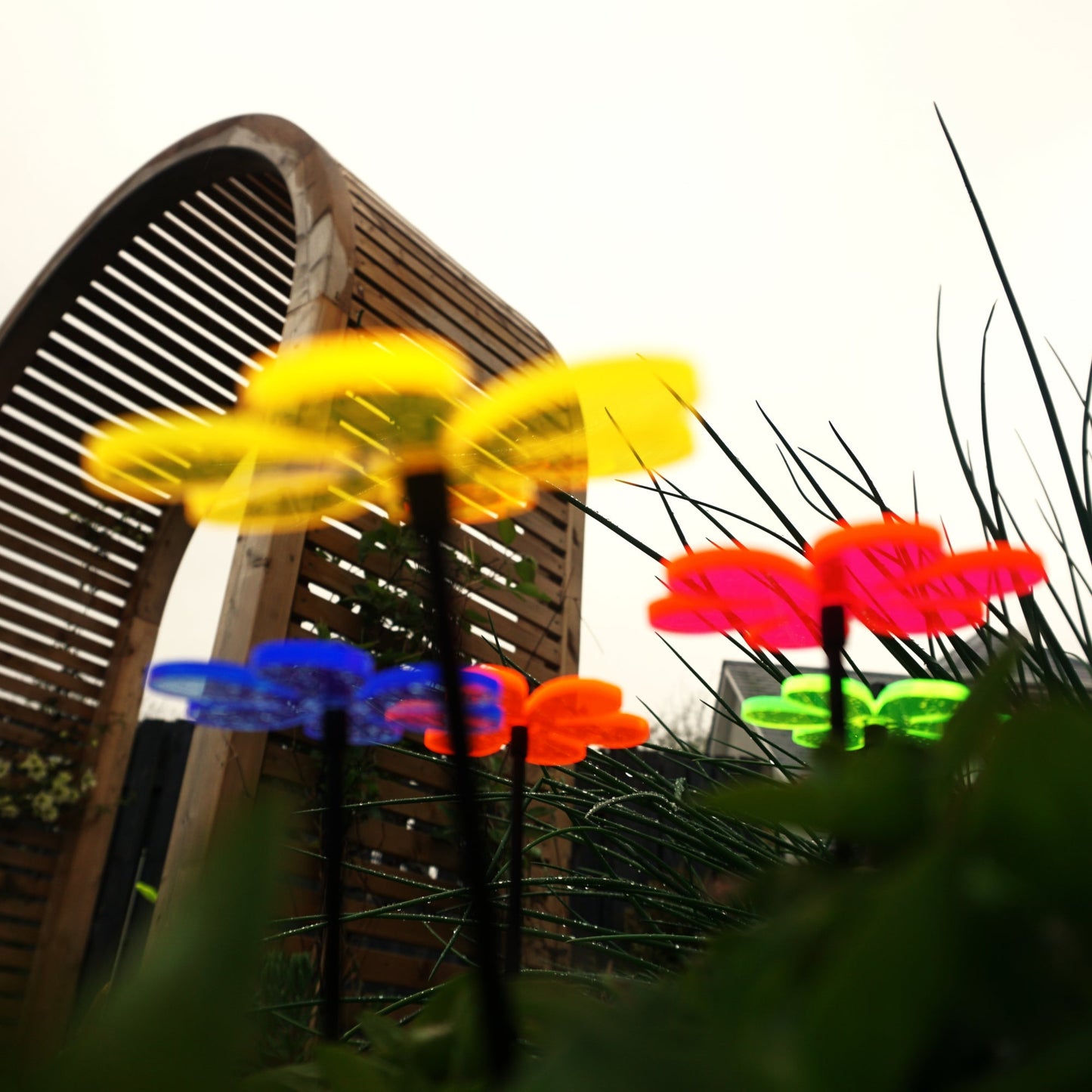 Small Garden Décor Ornaments Set of 5 'Daisy'