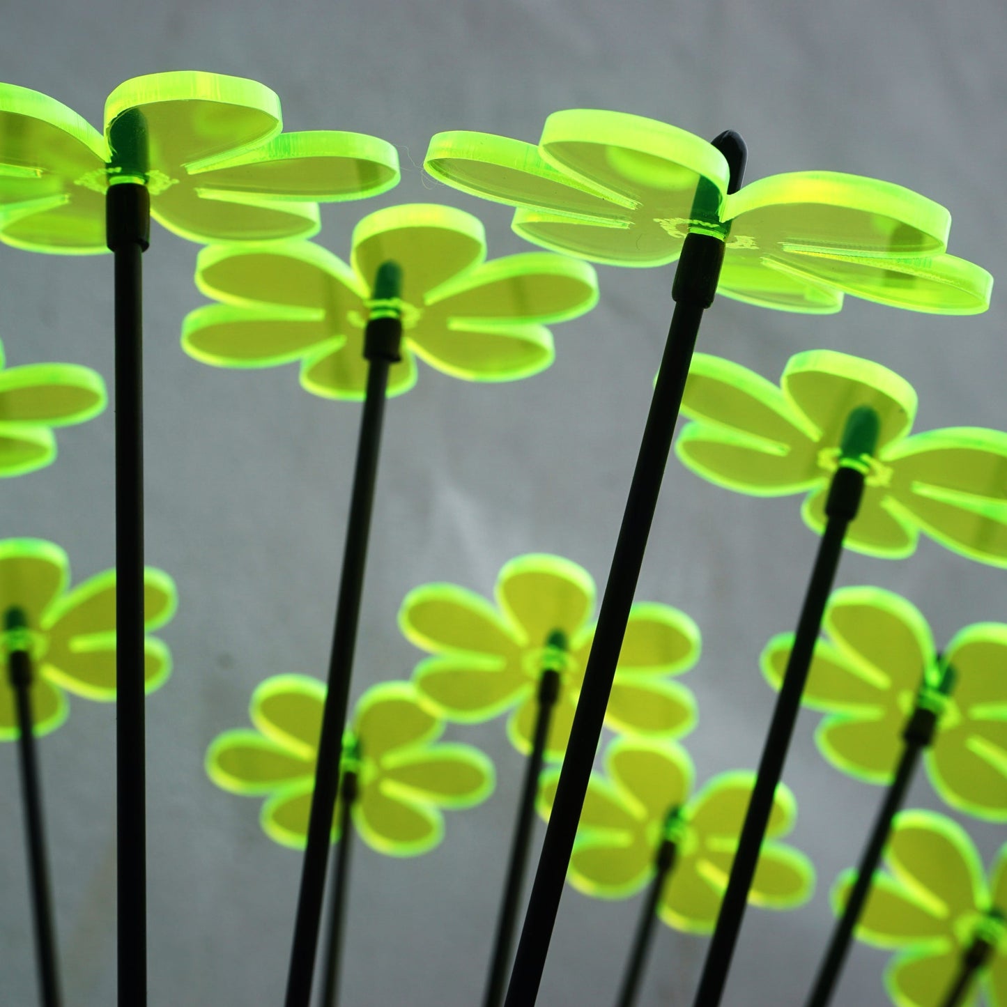 Small Garden Décor Ornaments Set of 5 'Daisy'