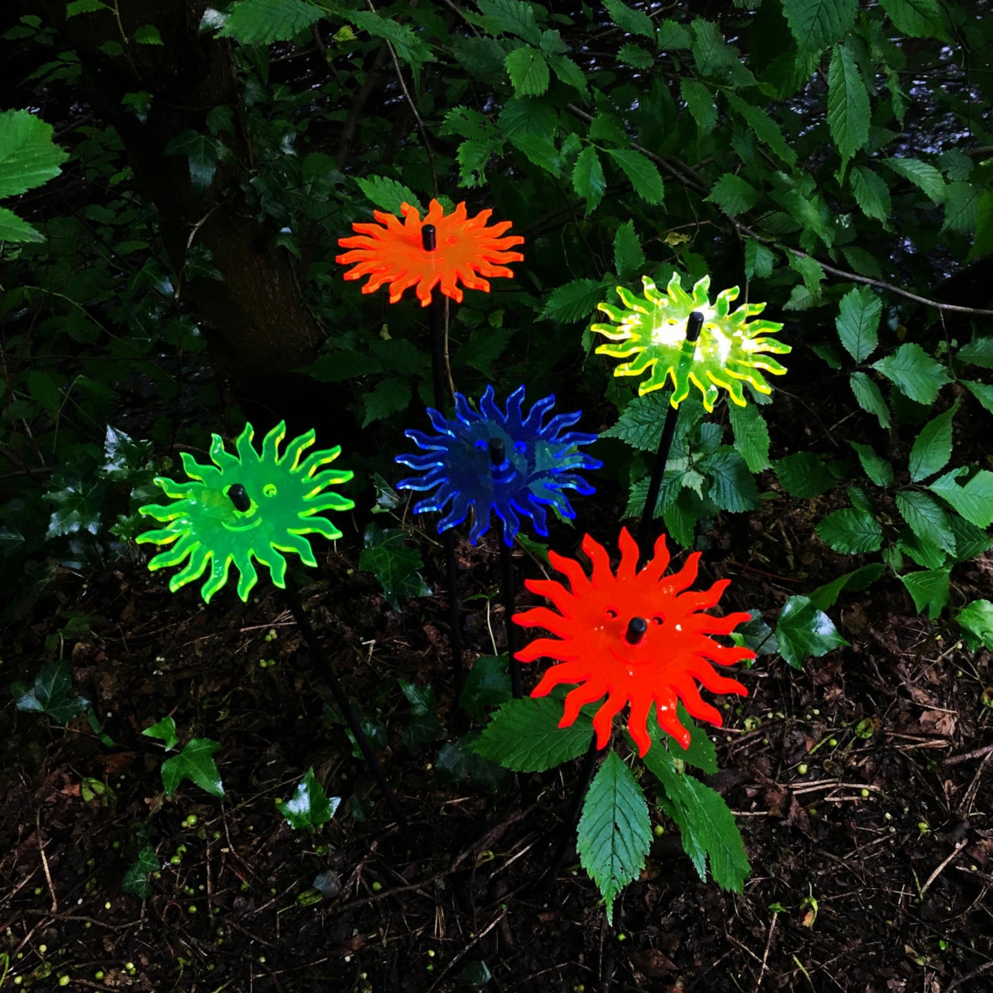Garden Décor Ornaments Set of 5 'Smiling Suns'