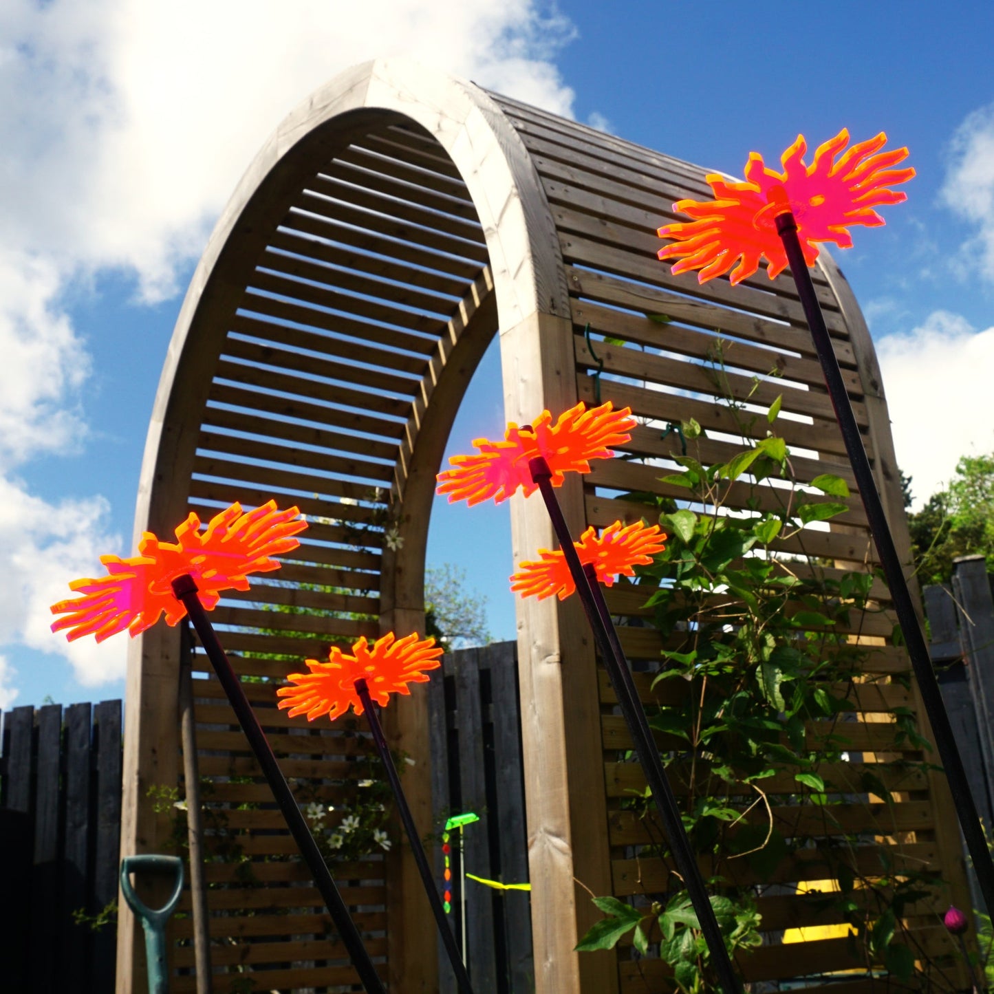 Garden Décor Ornaments Set of 5 'Smiling Suns'