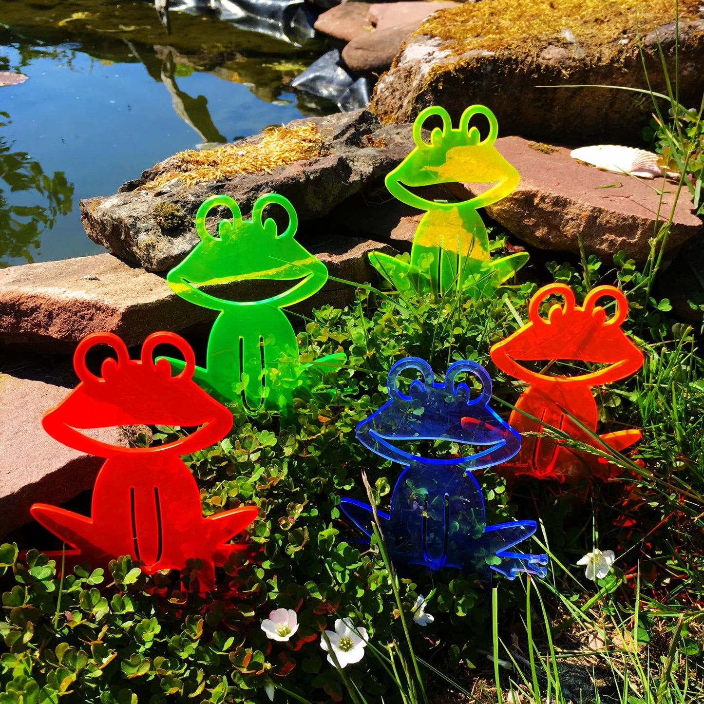 Garden Décor Ornament Stakes Set of 5 'Happy Frogs'