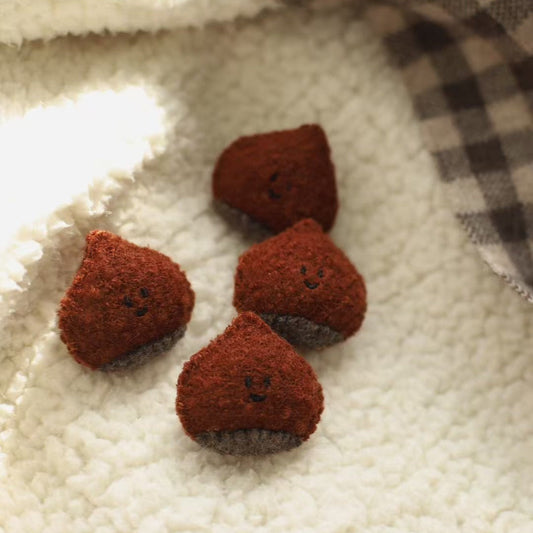 Daily White | Chestnut Woollen Brooch
