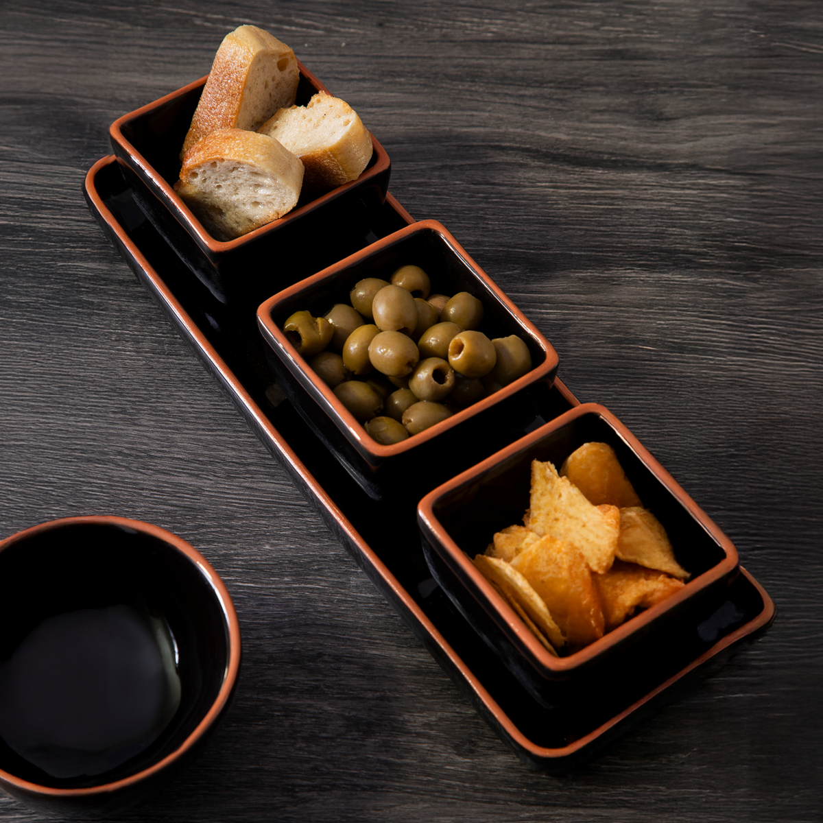 Calisto Terracotta Set Of 3 Dip Bowls With Tray In Black
