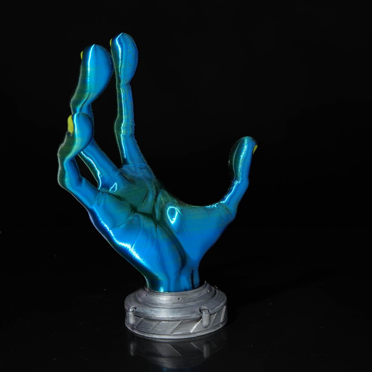 Iridescent Alien Hand – 3D Printed Controller Stand