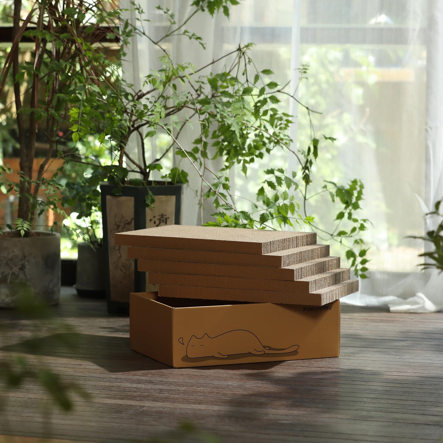 FUKUMARU Cat Scratcher Box with 5 Reversible Cardboard Refill Pads — 2-in-1 Scratch Pad & Lounger (40 x 28 cm) (Copy)