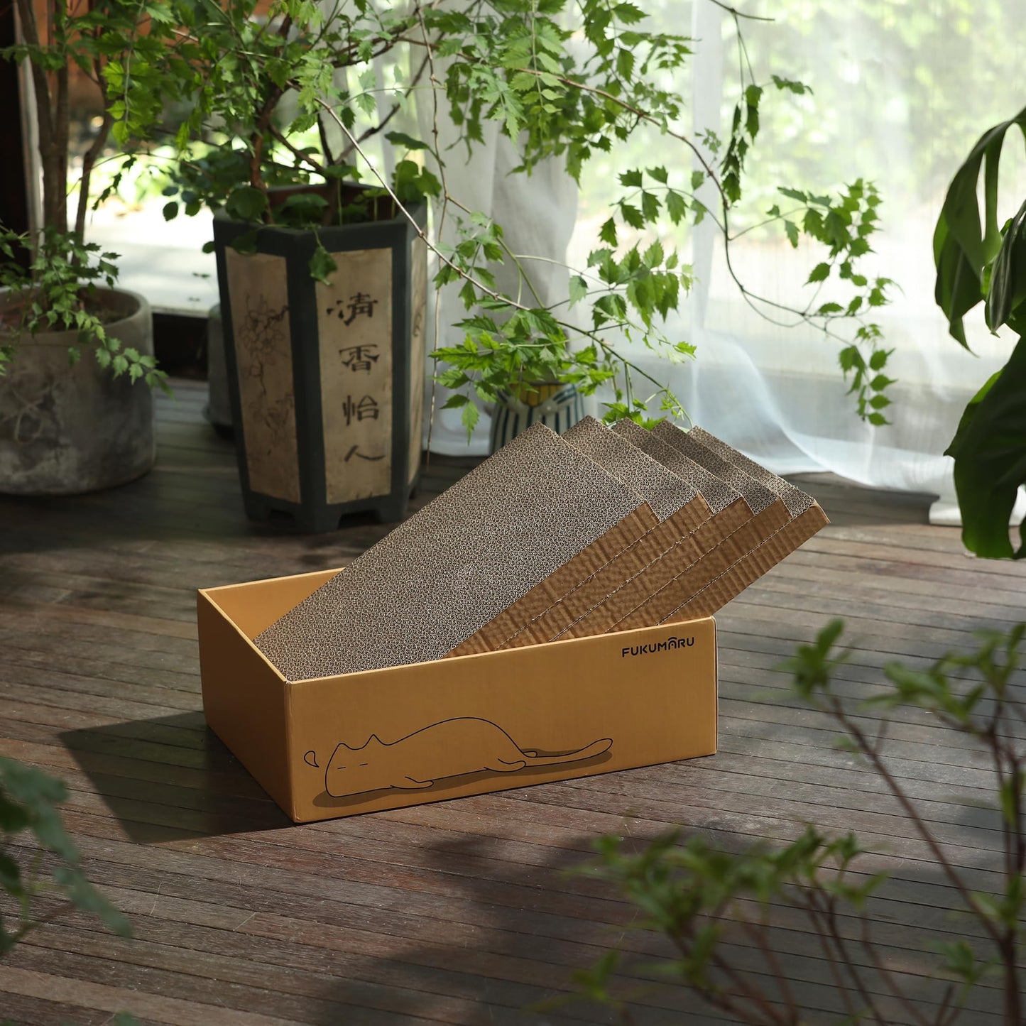 FUKUMARU Cat Scratcher Box with 5 Reversible Cardboard Refill Pads — 2-in-1 Scratch Pad & Lounger (40 x 28 cm) (Copy)
