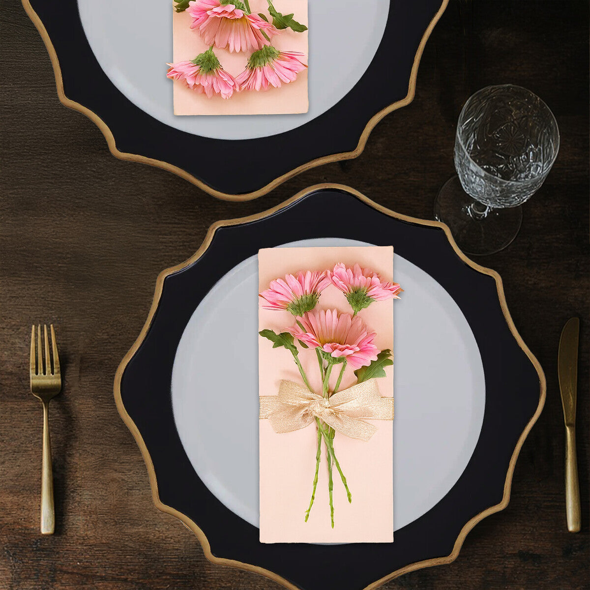 Set of 4 33cm Dia White and Black Round Charger Plates