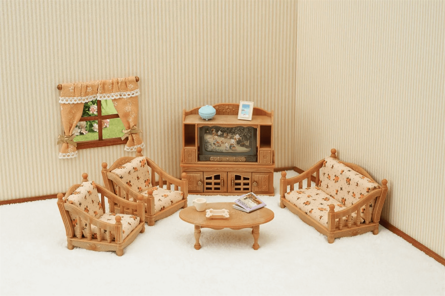 Sylvanian Families Comfy Living Room Set Furniture Playset for Ages 3+