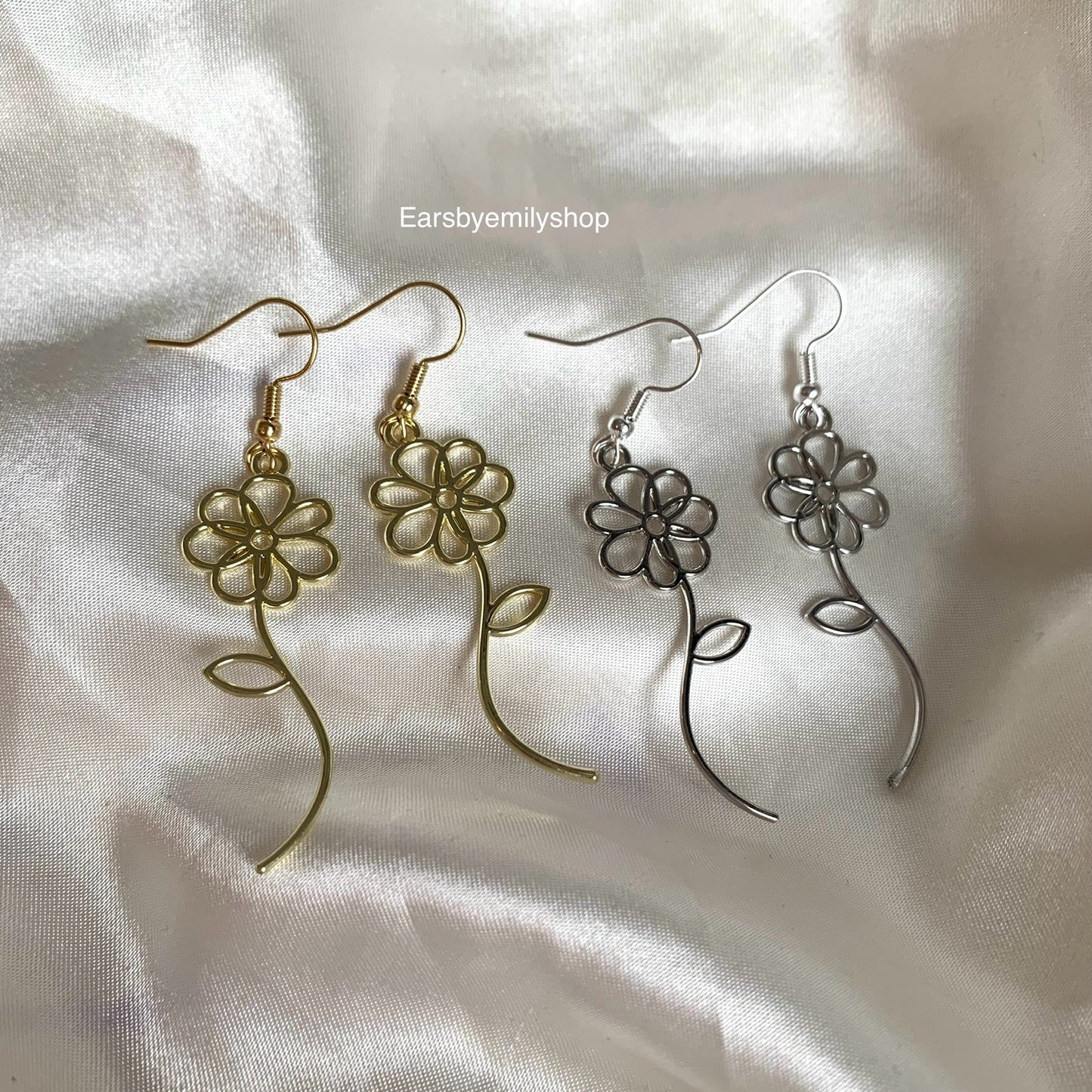 Cool minimalistic gold or silver statement dangle gold flower earrings