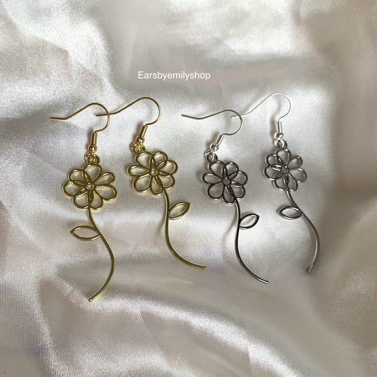 Cool minimalistic gold or silver statement dangle gold flower earrings