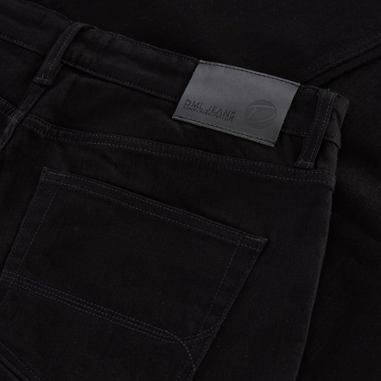 Alaska straight fit Jeans In Deep Black