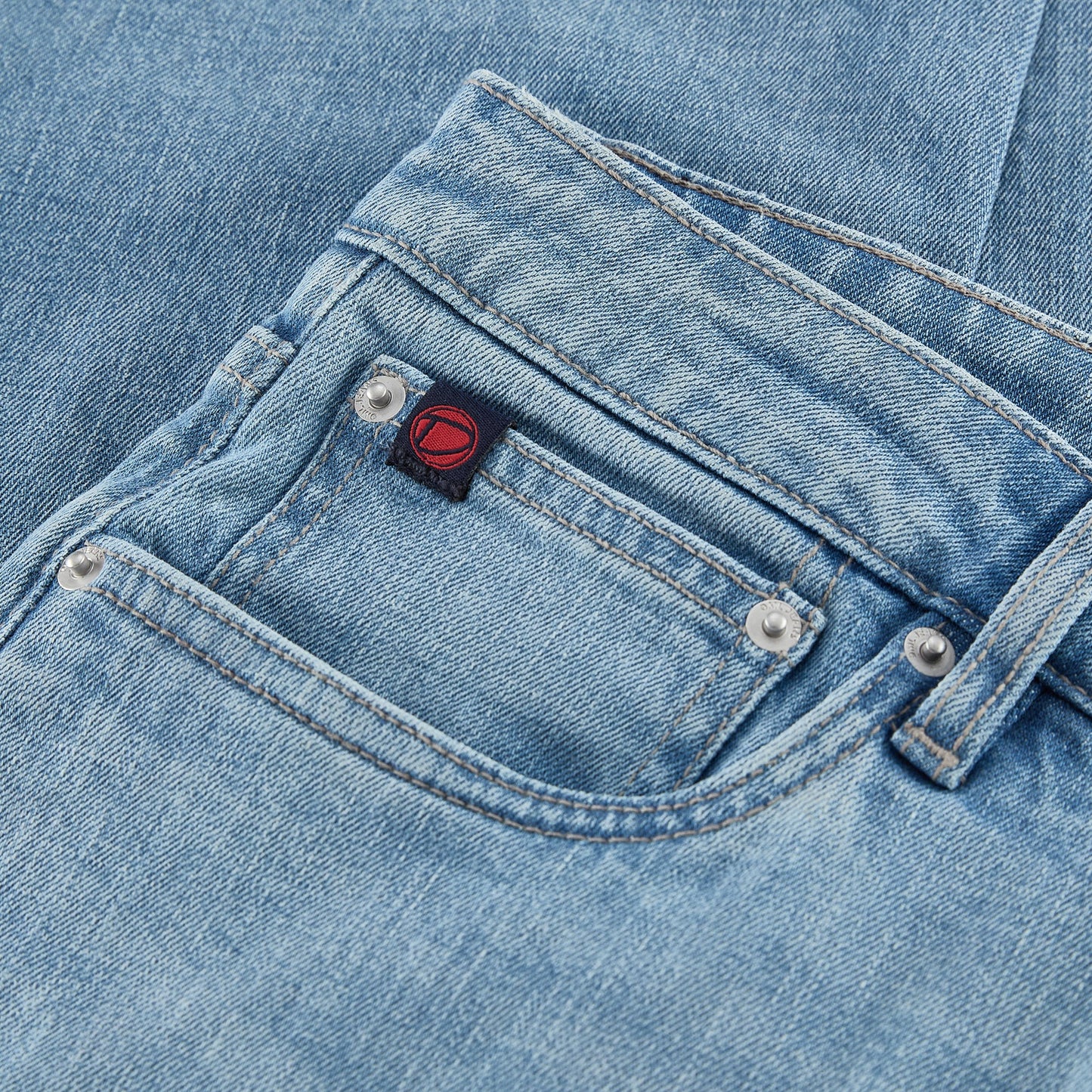Alaska straight fit Jeans In Light Blue