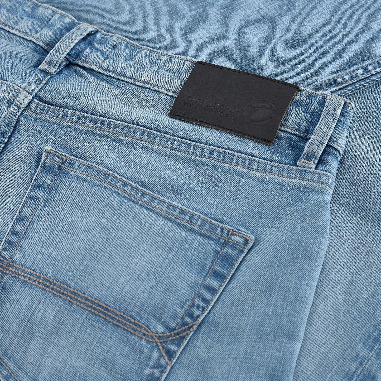Alaska straight fit Jeans In Light Blue
