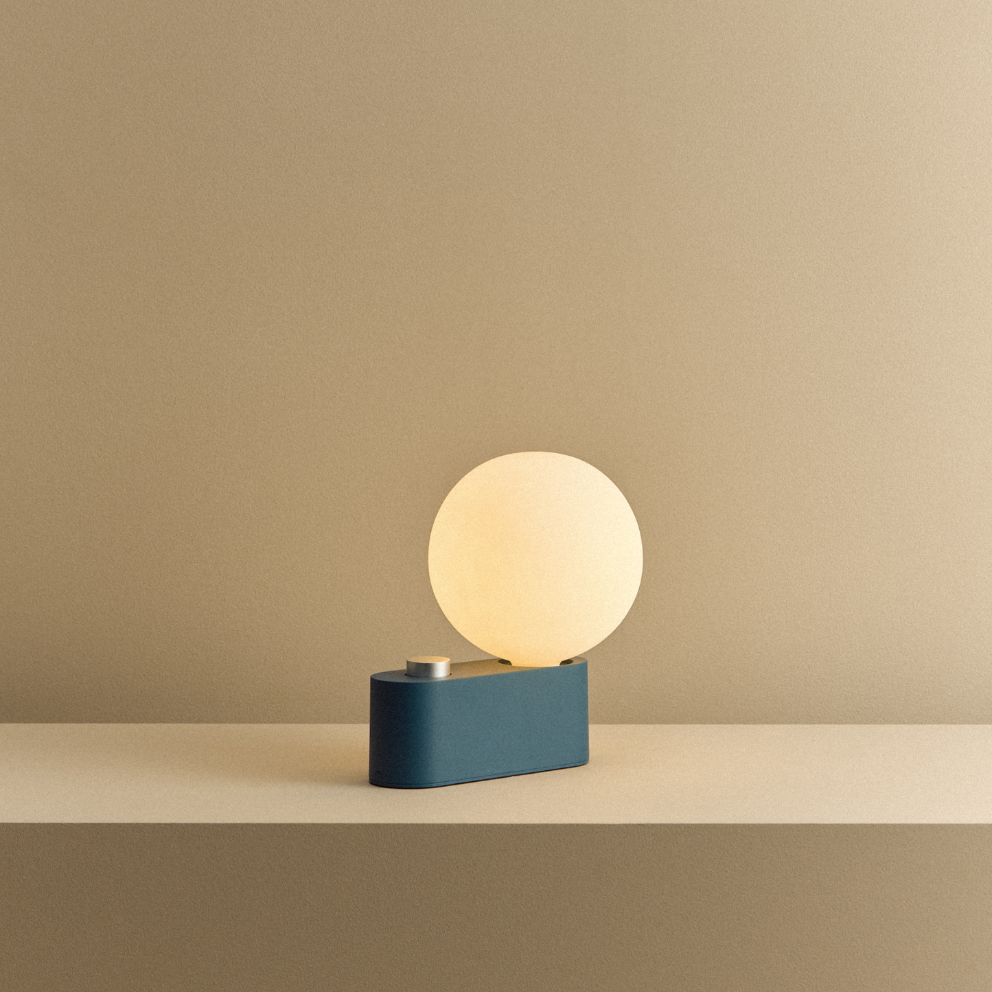 Alumina Multi-Use Lamp in Sapphire