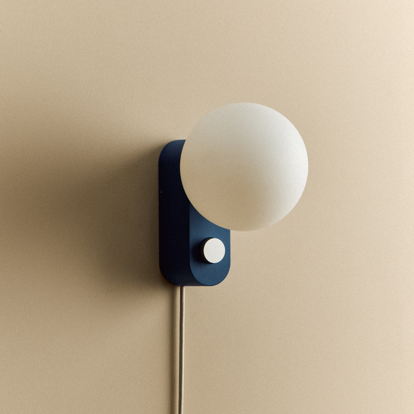 Alumina Multi-Use Lamp in Sapphire