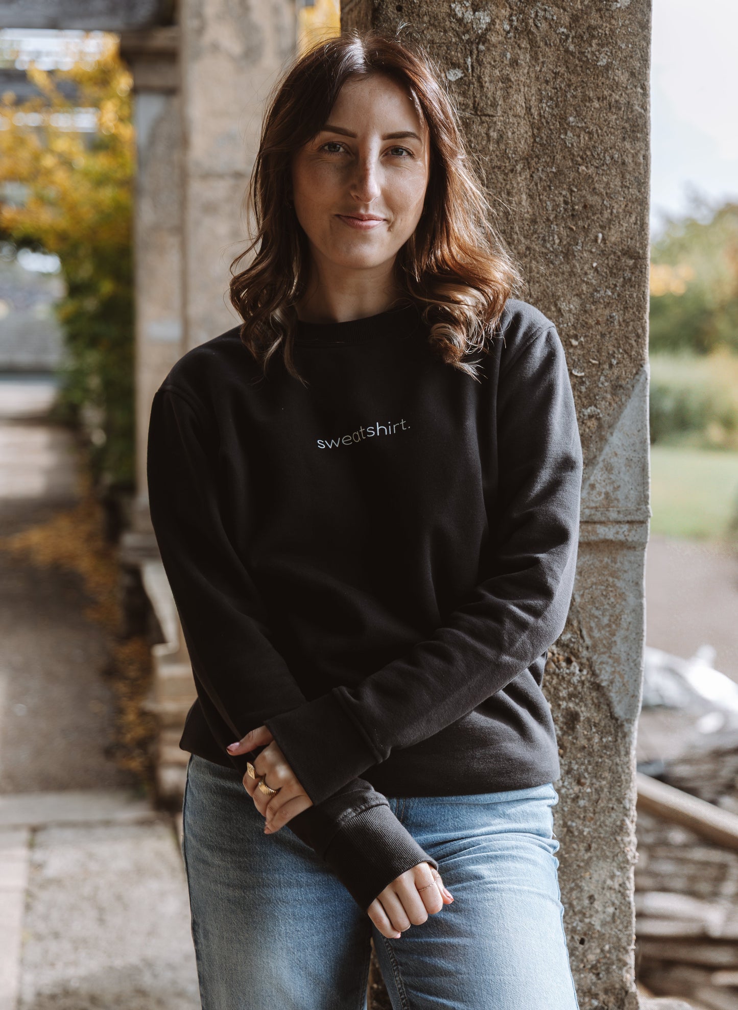 simple. sweatshirt. black.