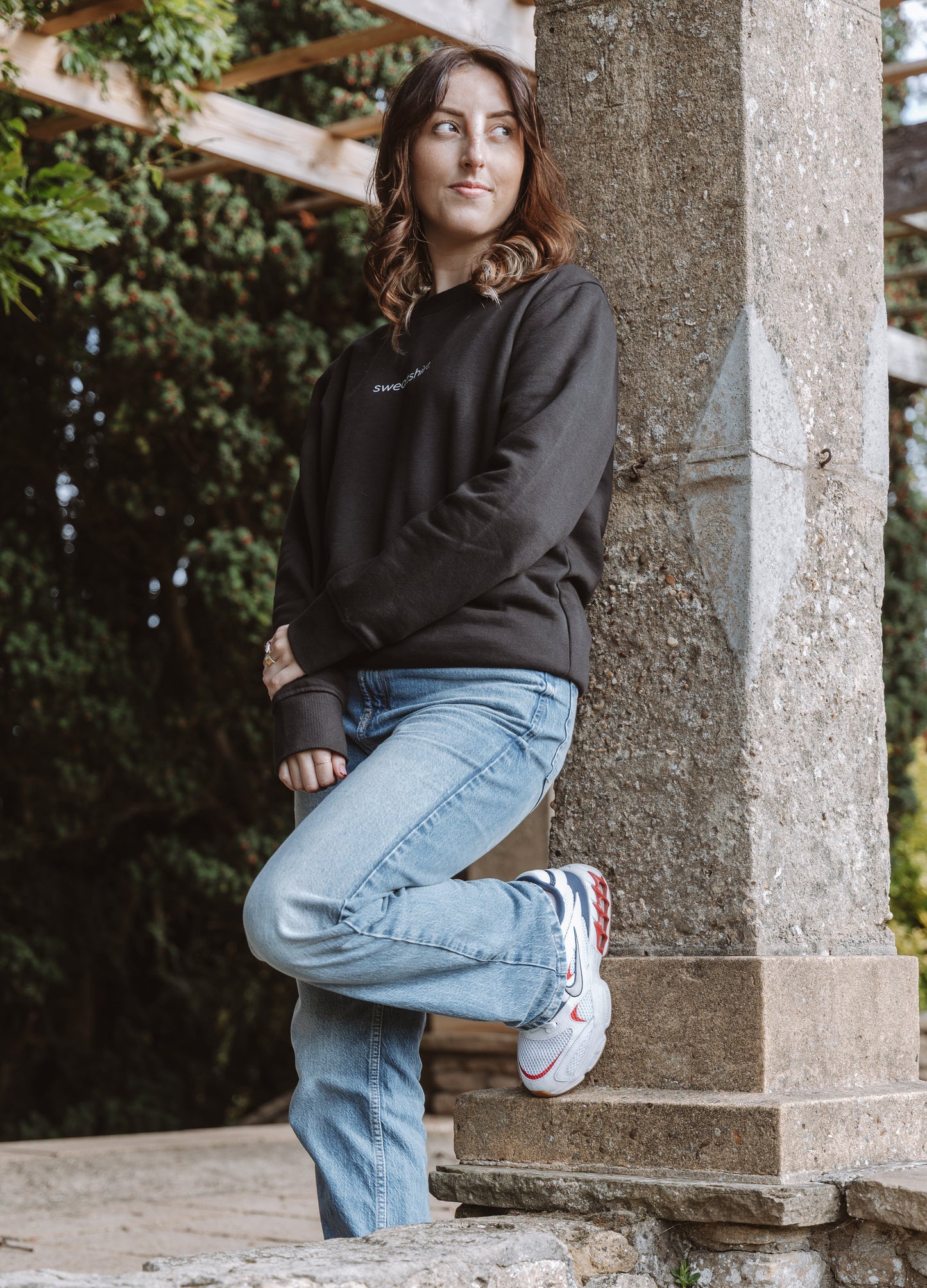 simple. sweatshirt. black.