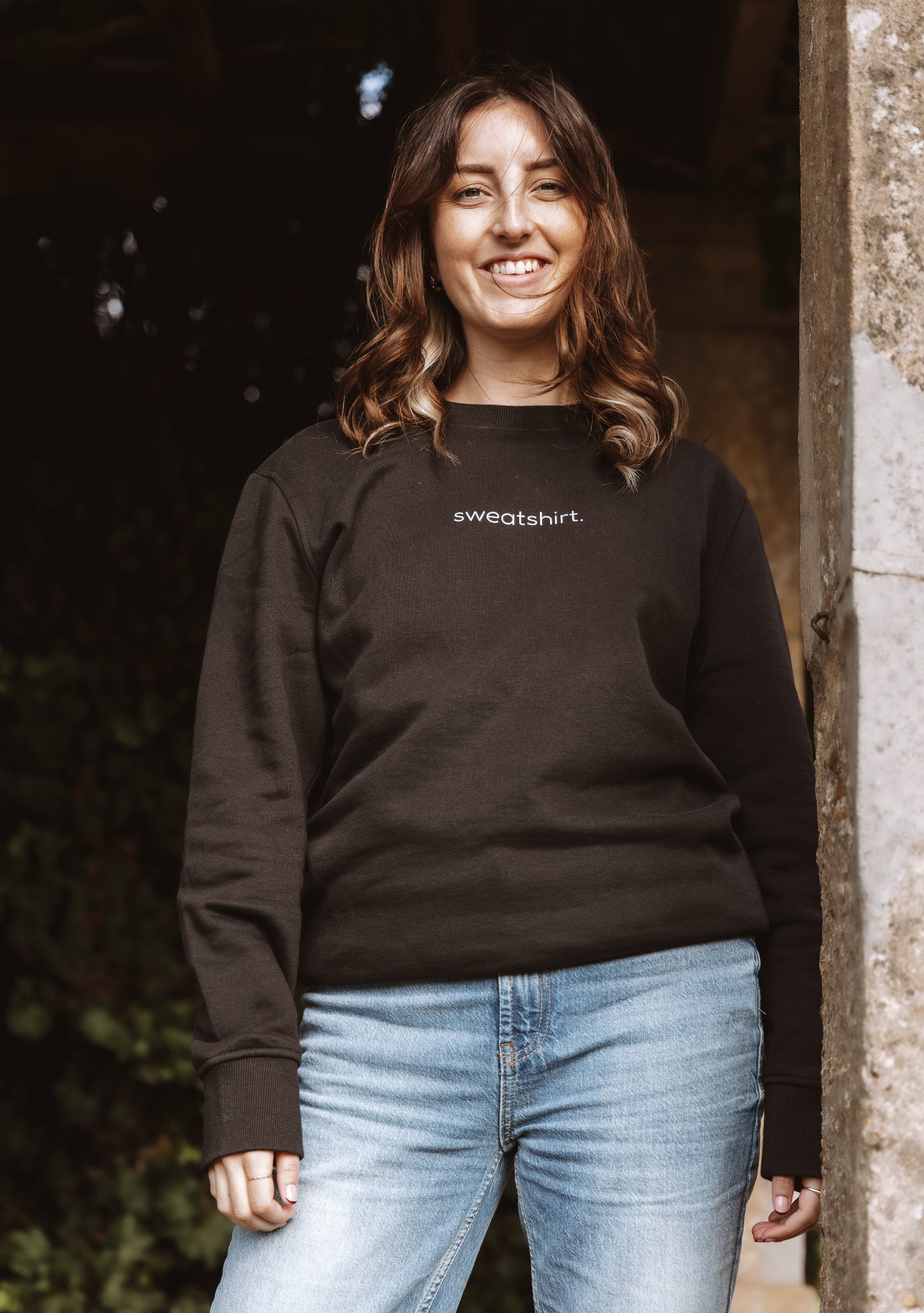 simple. sweatshirt. black.