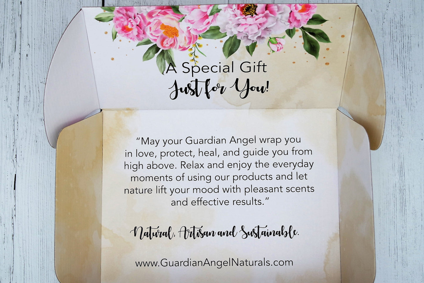 Make it Special with our LUXURY FULL BODY GIFT SET with a FREE! Lip Balm Pot