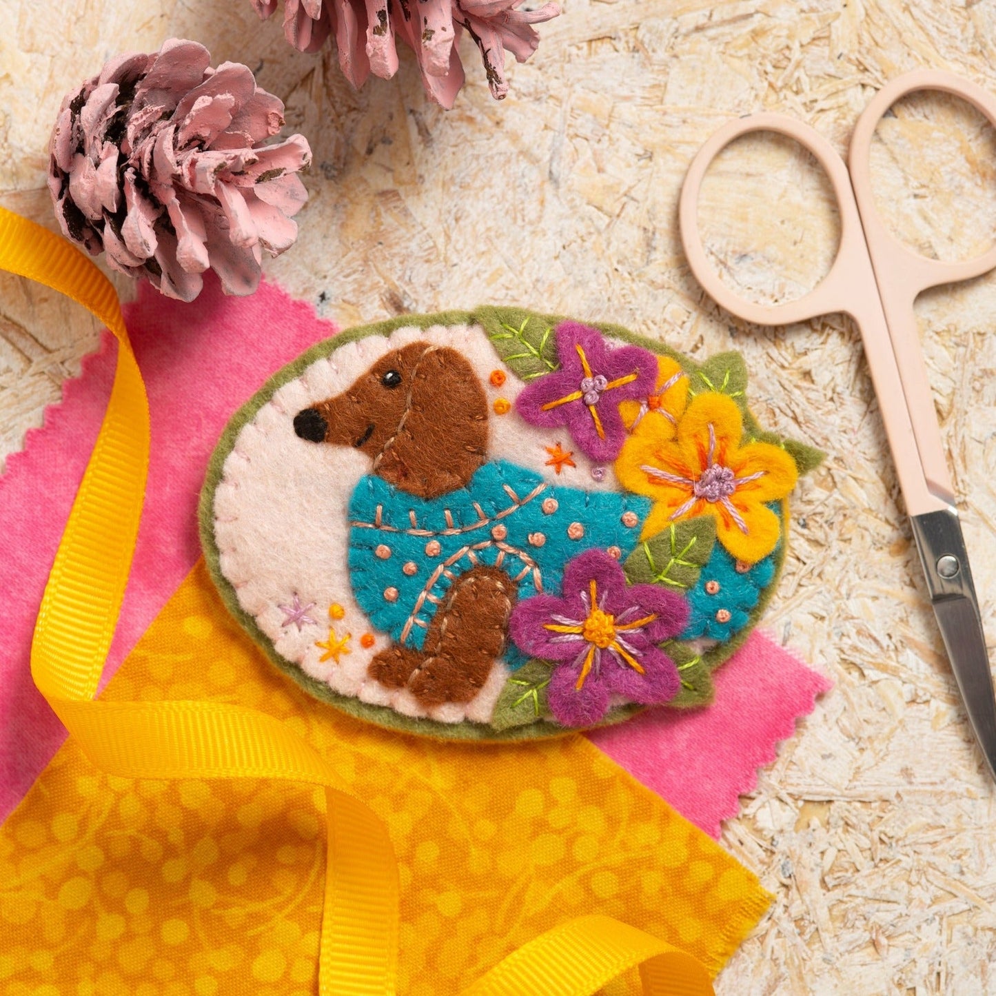 'Dachshund' Dog Felt Craft Brooch Kit for Beginners