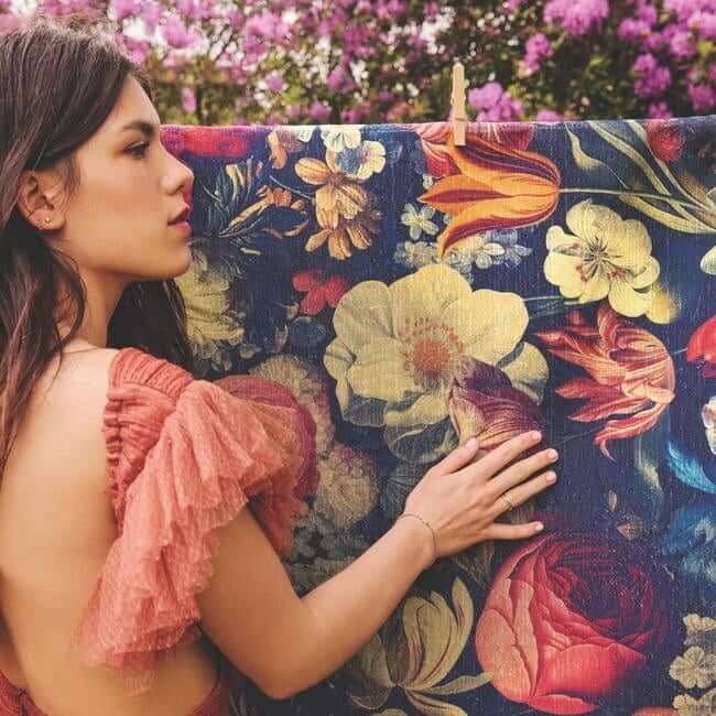 Eco-Washable Dark Flowers Design