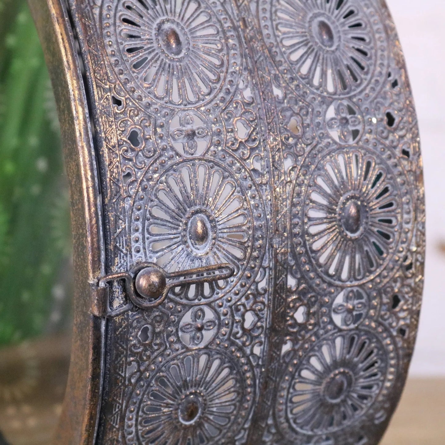 Devra Vintage Style Round Lantern