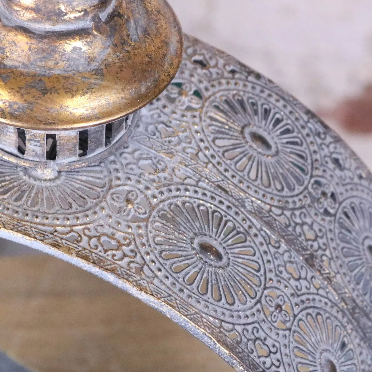 Devra Vintage Style Round Lantern