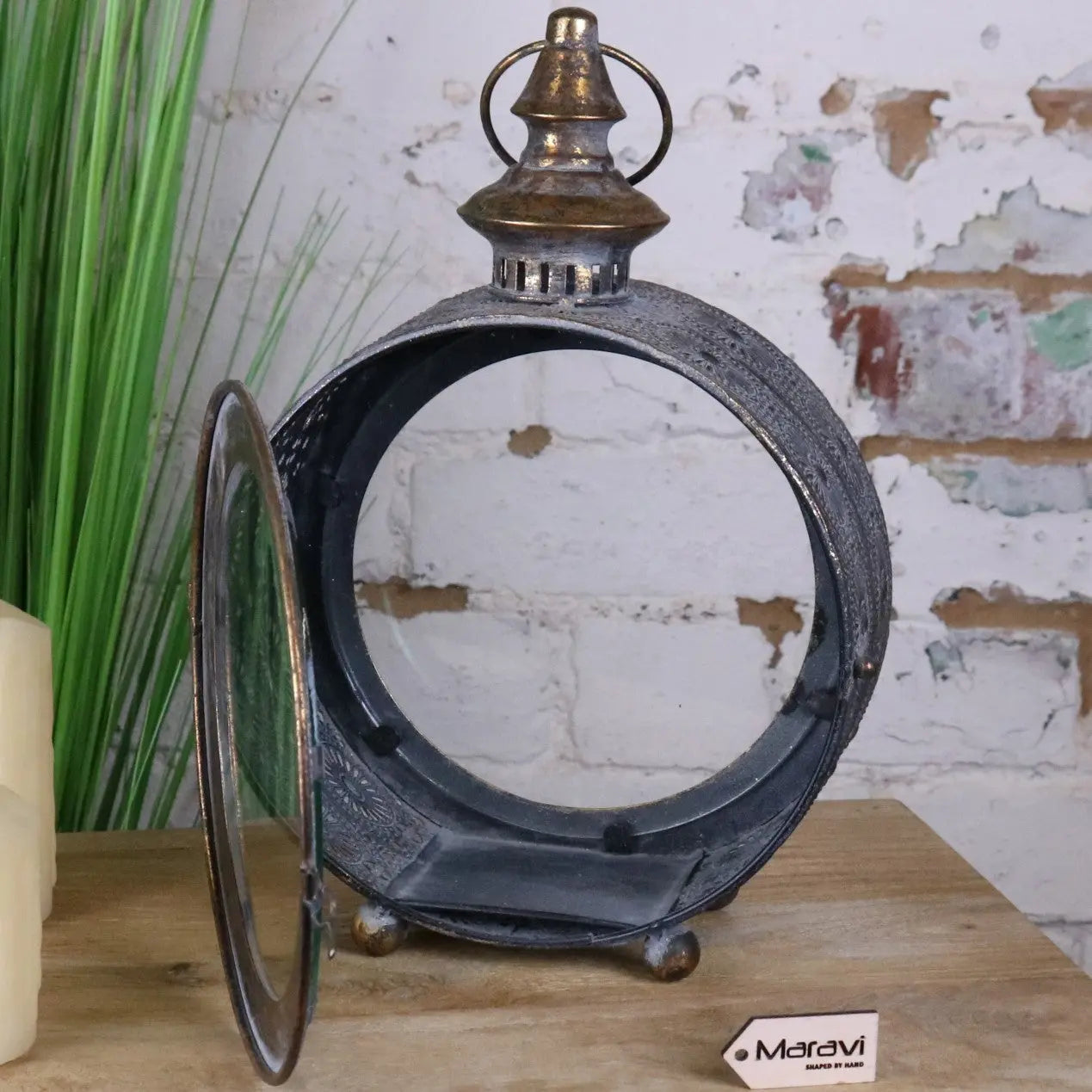 Devra Vintage Style Round Lantern