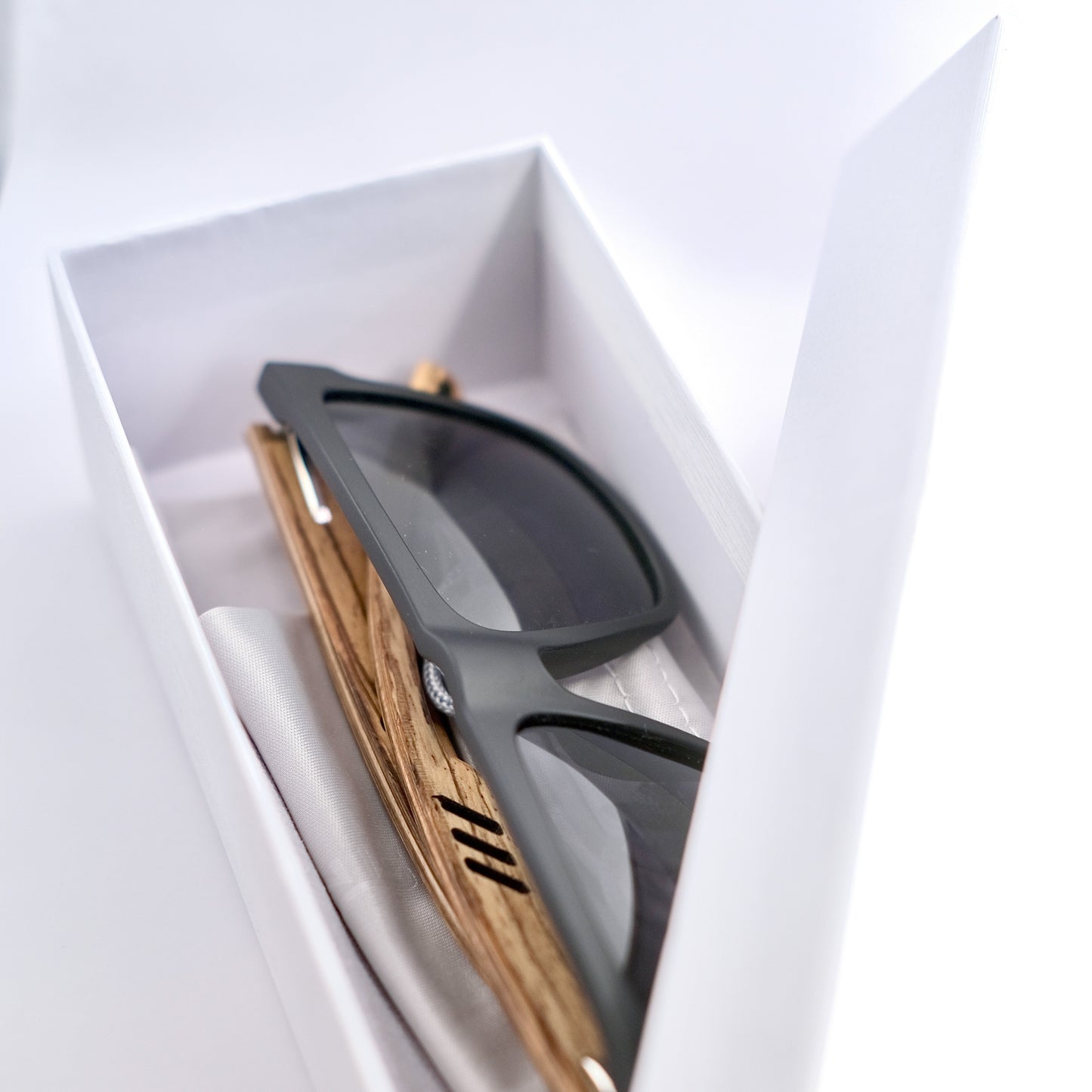 Bamboo Polarised Sunglasses - UV400 Eco-Friendly Unisex