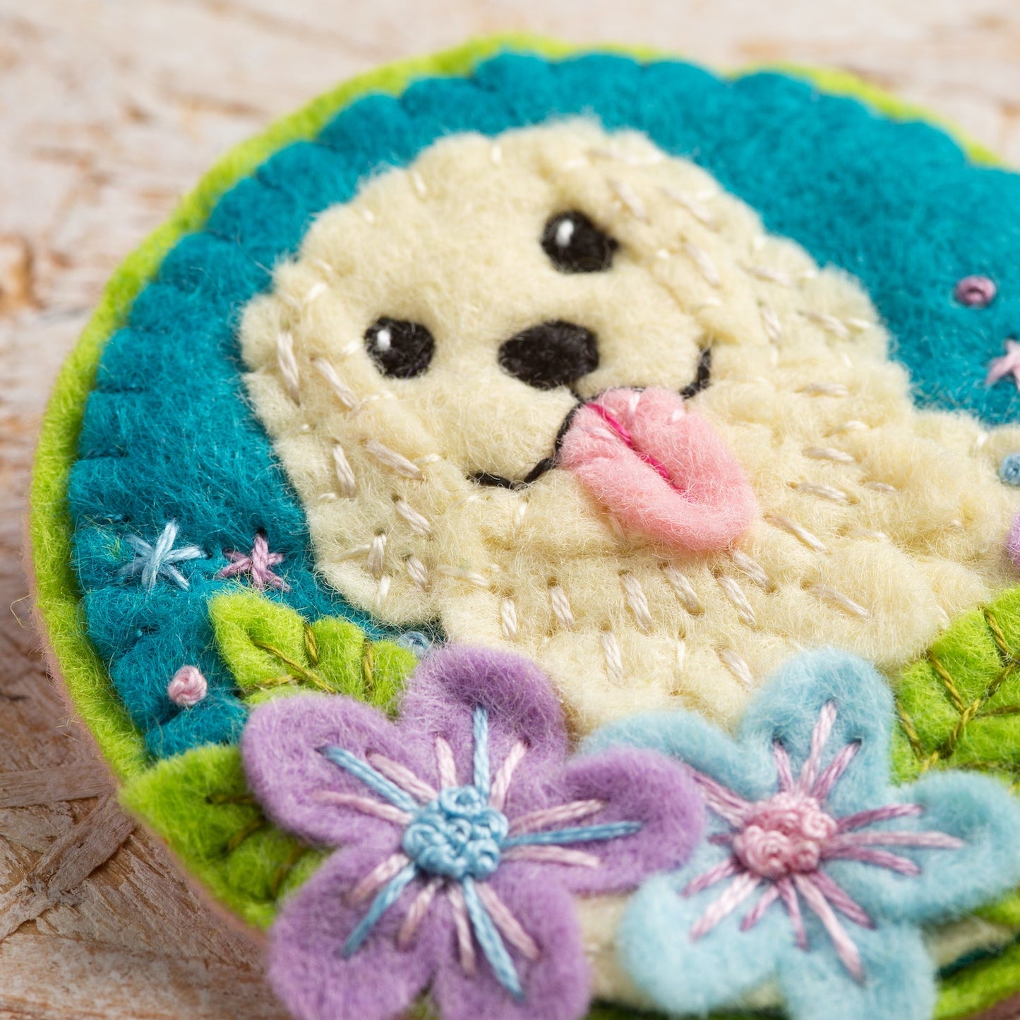 'Golden Retriever' Dog Felt Craft Brooch Kit for Beginners