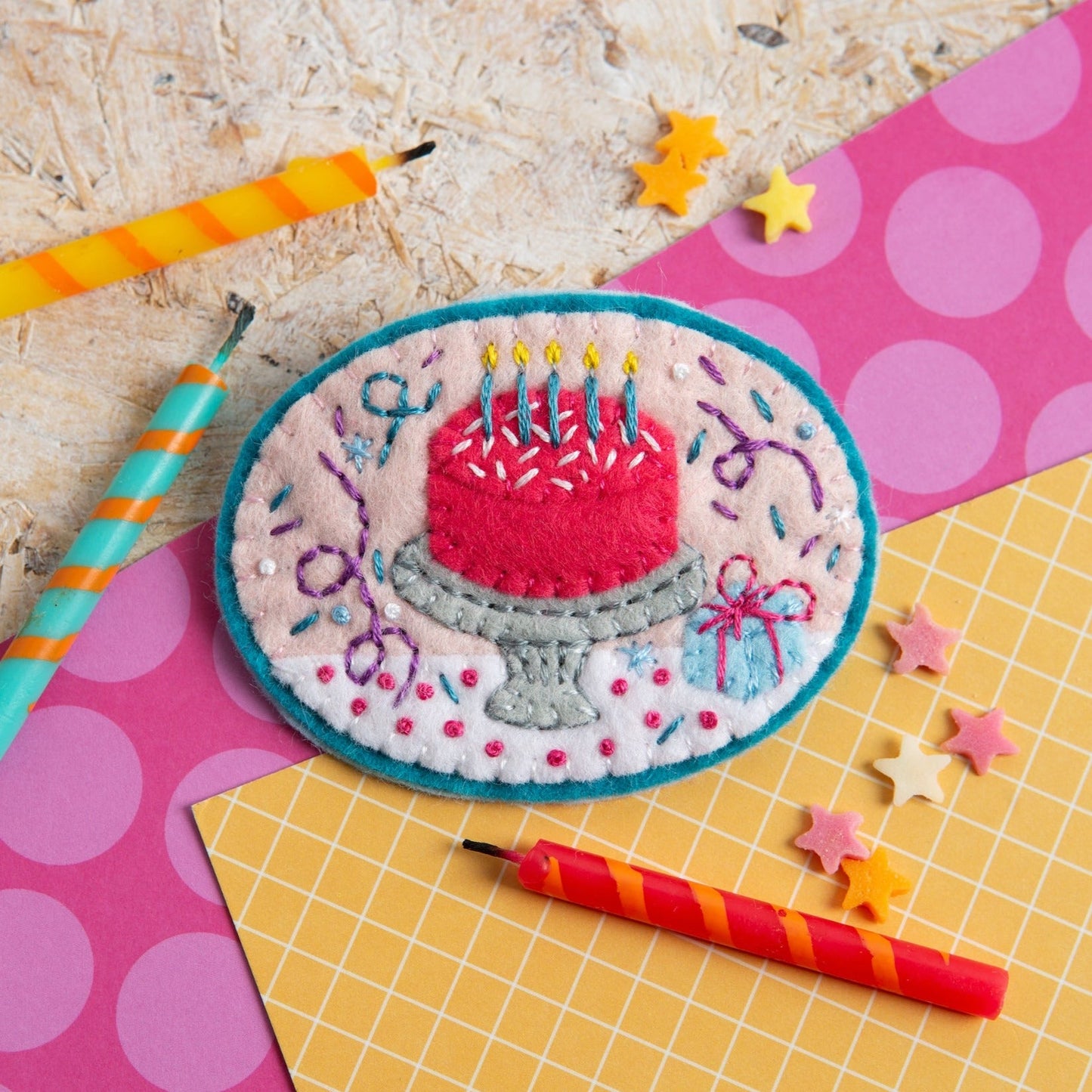 'Happy Birthday' Gift Felt Craft Brooch Kit for Beginners