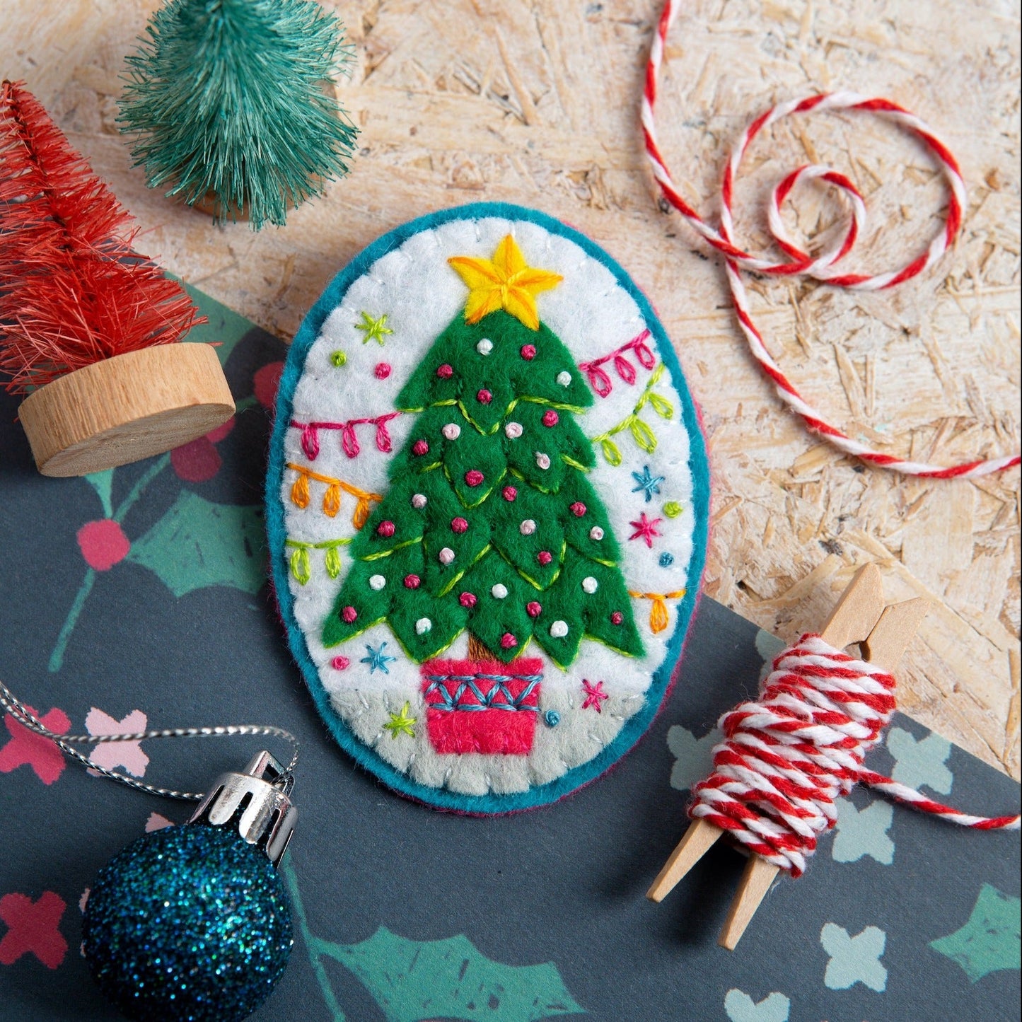 'Merry Christmas' Festive Felt Craft Brooch Kit for Beginners