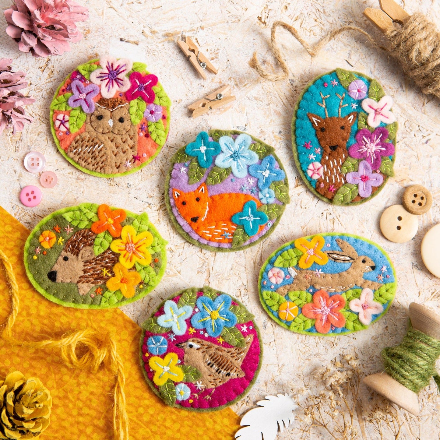 Hedgehog Felt Craft Brooch Kit for Beginners