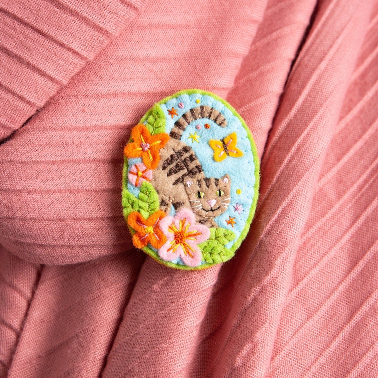 Tabby Cat Felt Craft Brooch Kit for Beginners