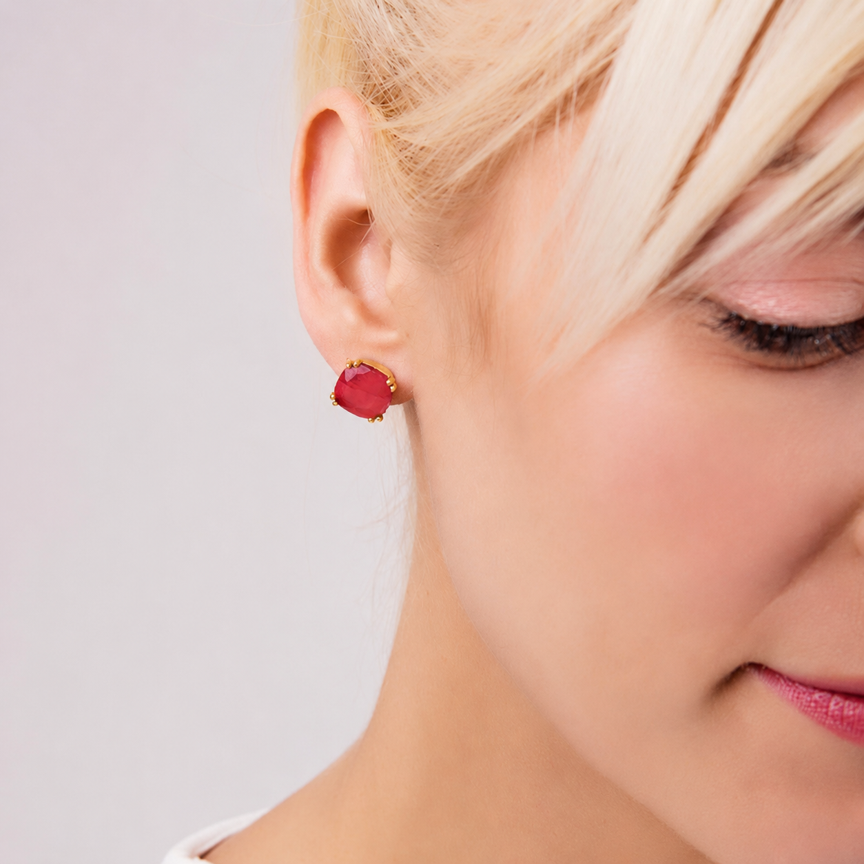 [PRE-ORDER] Iris Square Gemstone Studs Red Jade