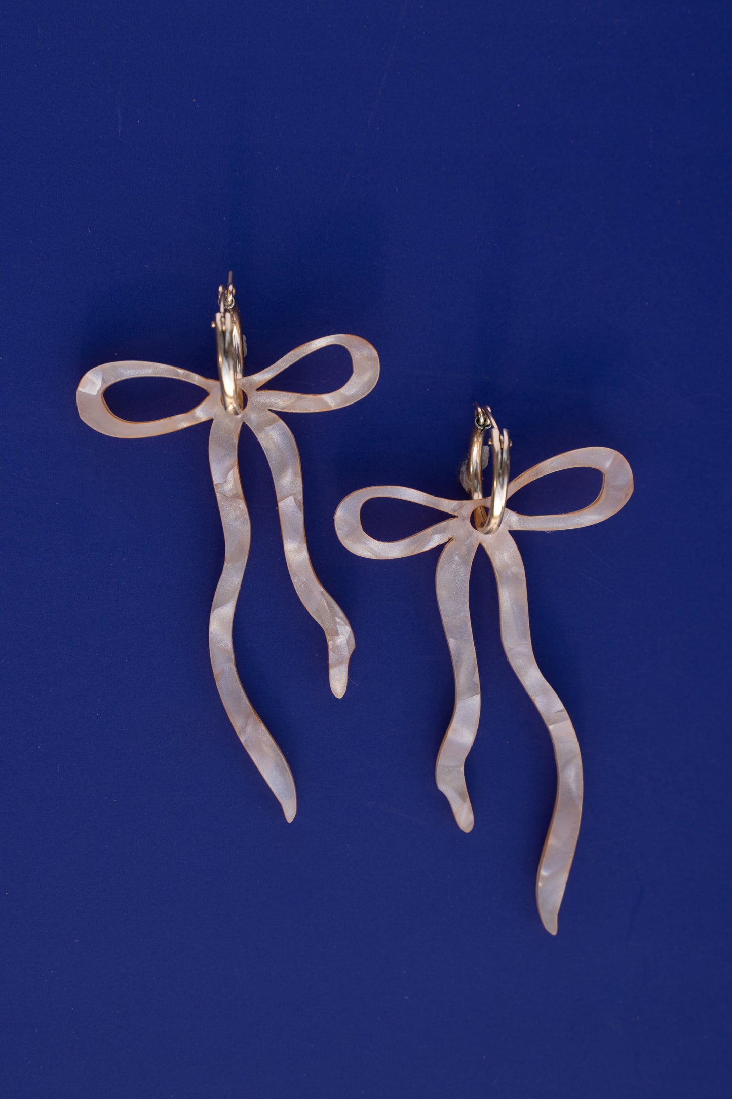 Pearlescent Beige Dangly Bow Hoop Earrings