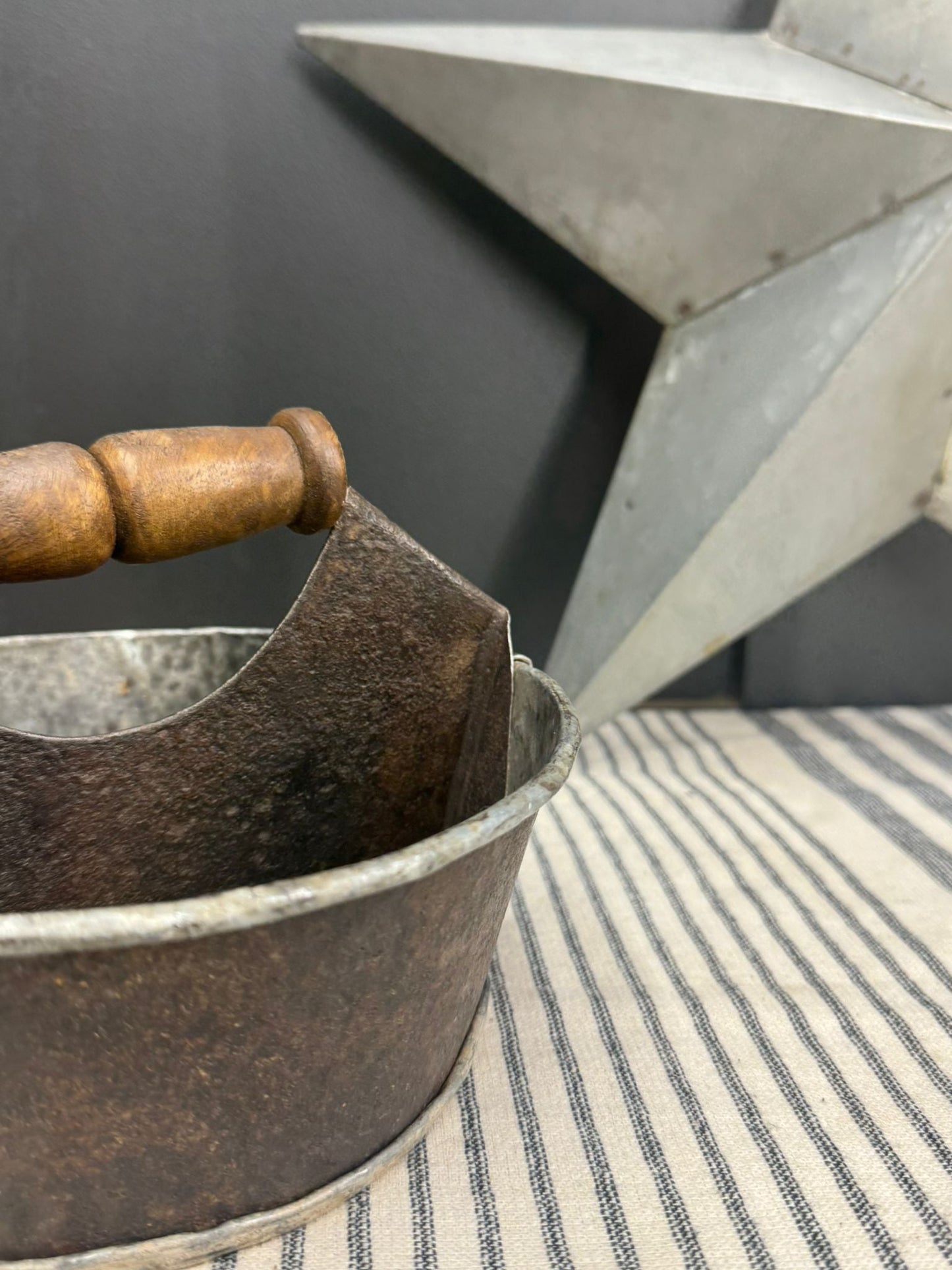 Vintage Small Metal Tray / Plant Pot Herb Planter / Metal Bucket Carry Caddie  (B)