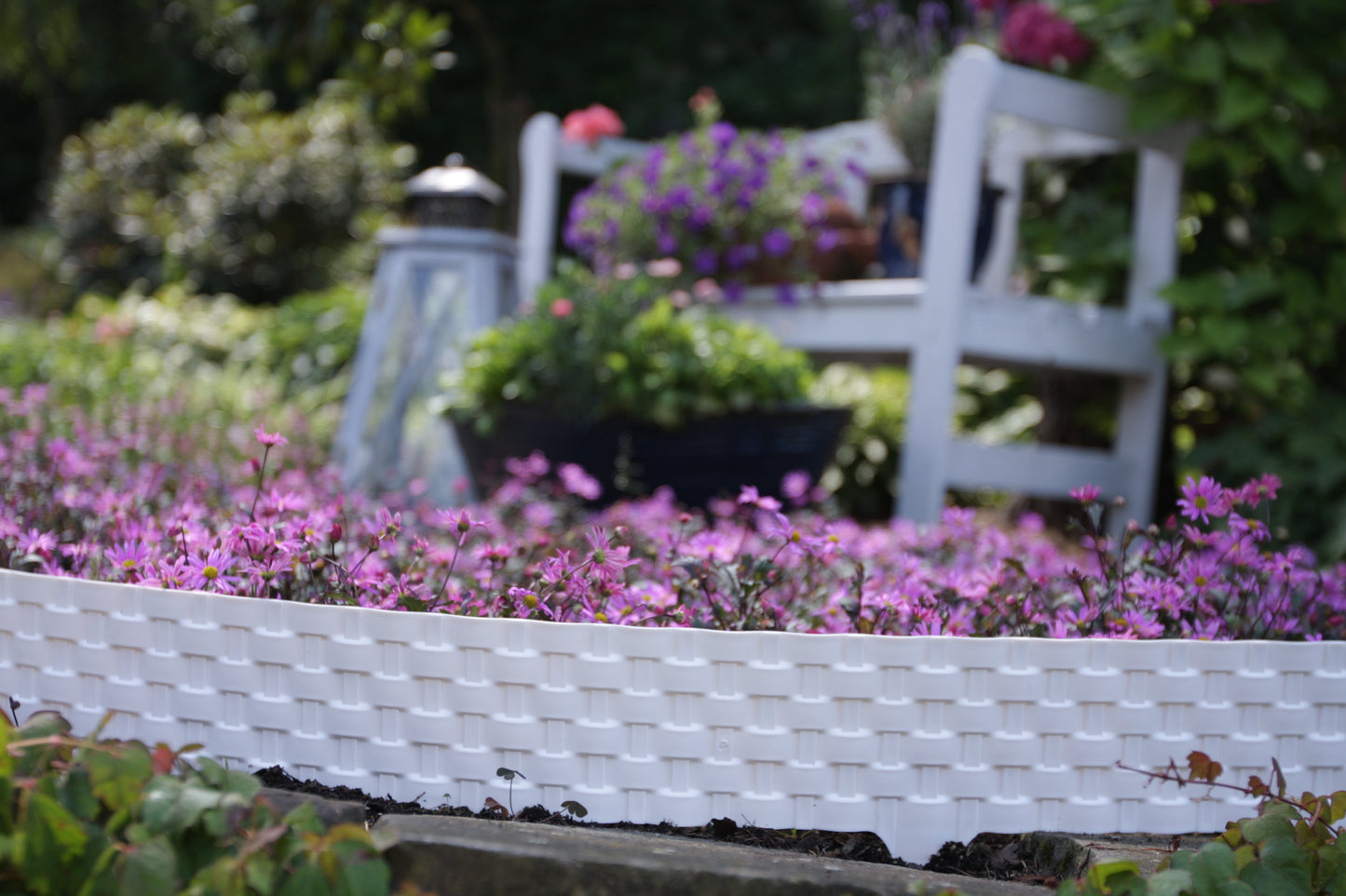 Lawn Edging, Plastic Palisade Rattan Effect, 2.4m, Black