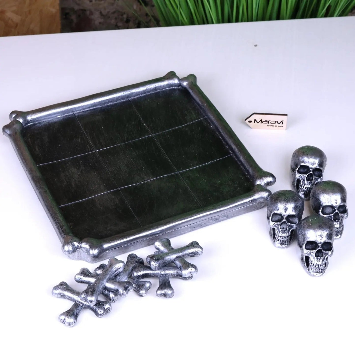 Skull and Crossbones Game Tic Tac Toe