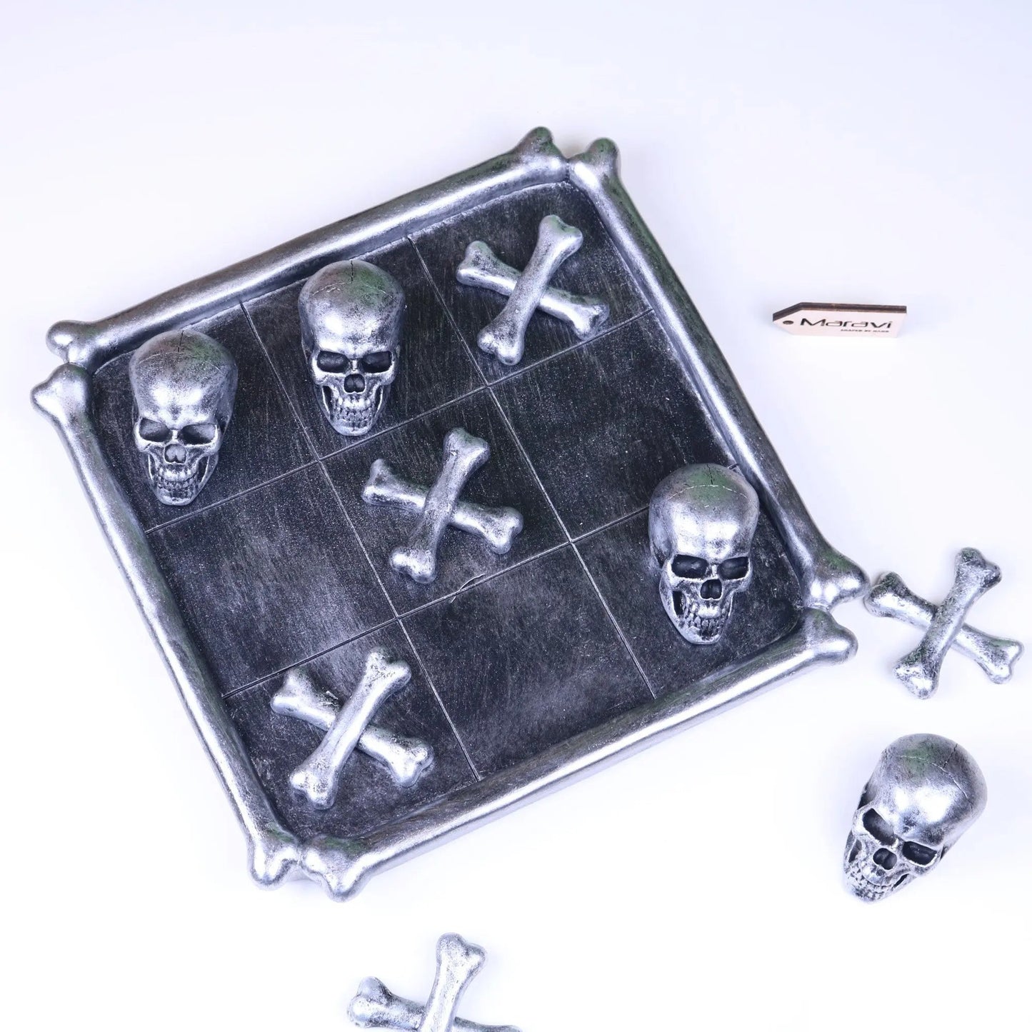 Skull and Crossbones Game Tic Tac Toe