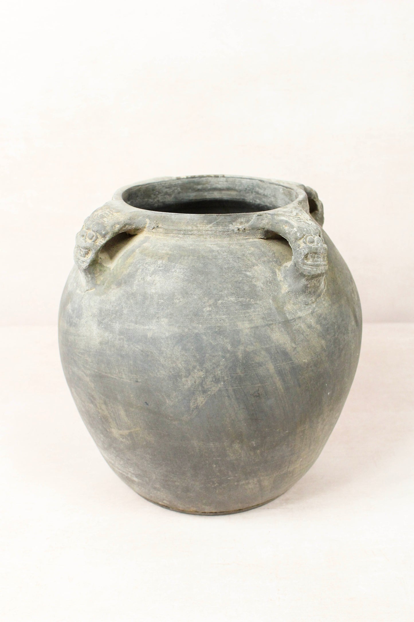 Vintage Lion Ears Dark Pot - DE.39