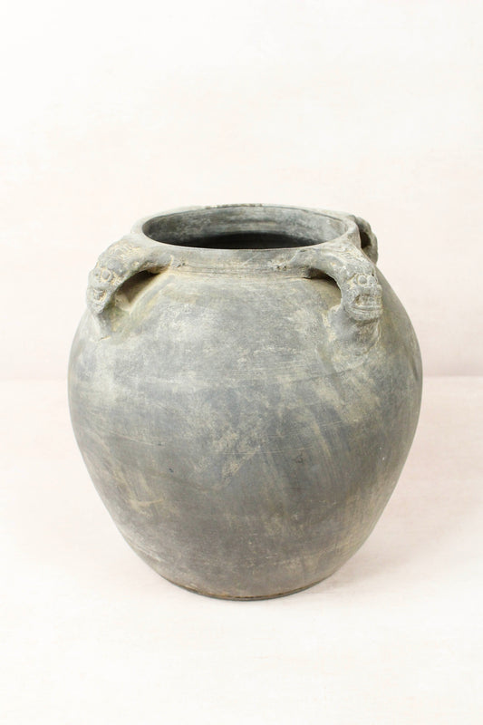 Vintage Lion Ears Dark Pot - DE.39