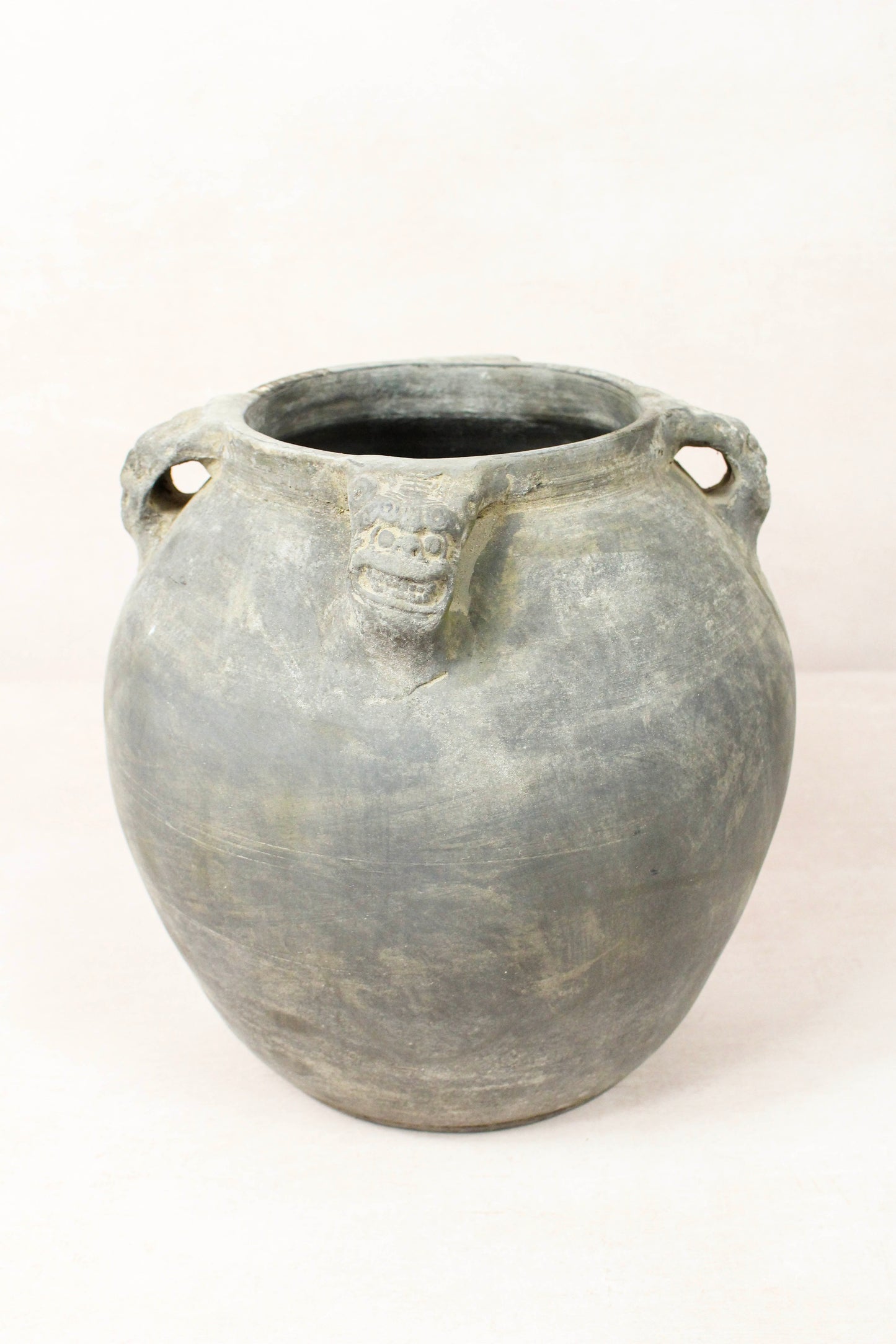 Vintage Lion Ears Dark Pot - DE.39