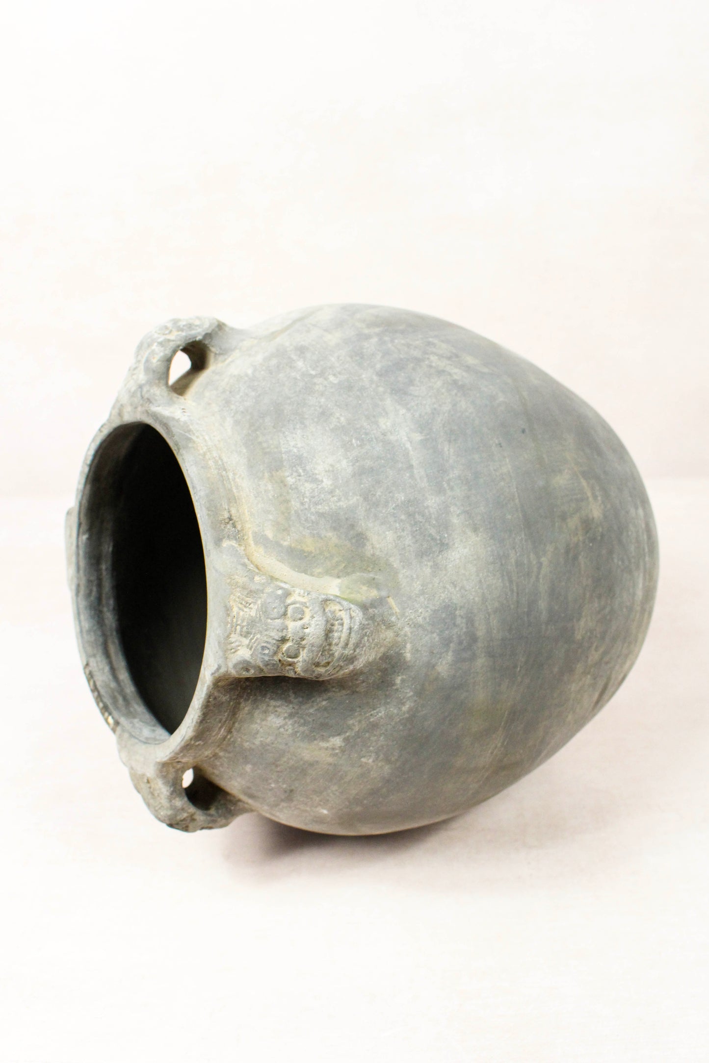 Vintage Lion Ears Dark Pot - DE.39
