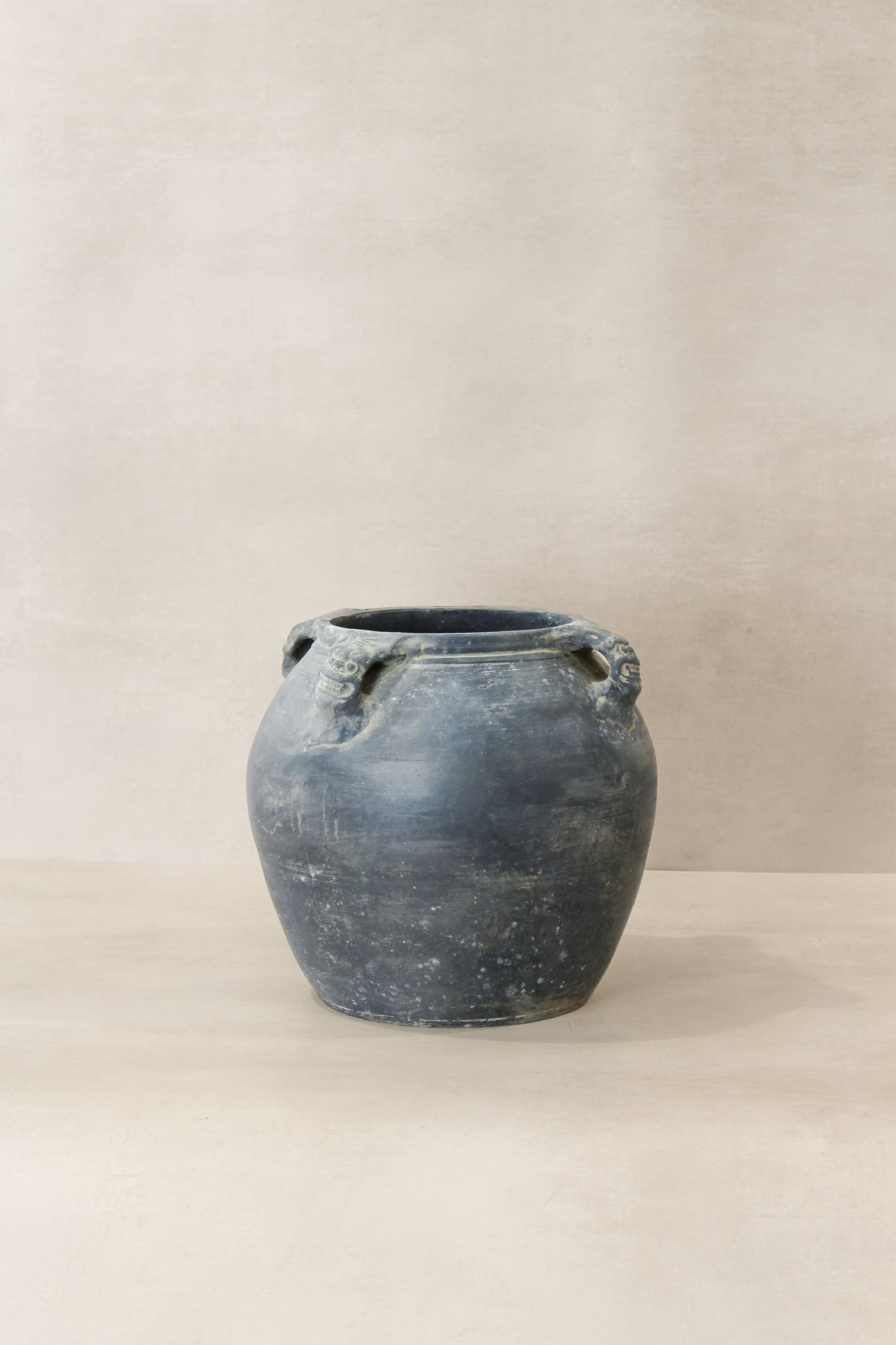 Vintage Lion Ears Dark Pot - De01