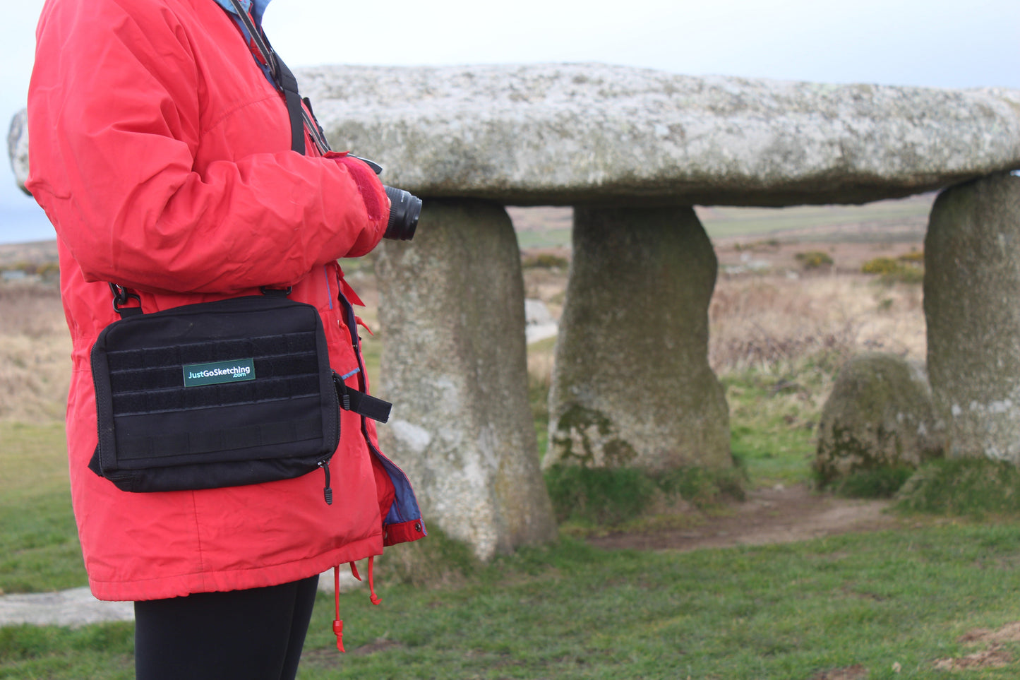 Military-Grade Nylon Sketching Case (Large) – Water-Resistant Art & Pen Organizer