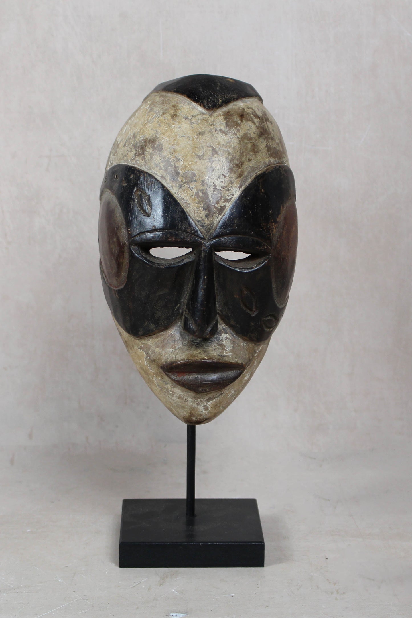 Hand carved Igbo African mask small - 206.2