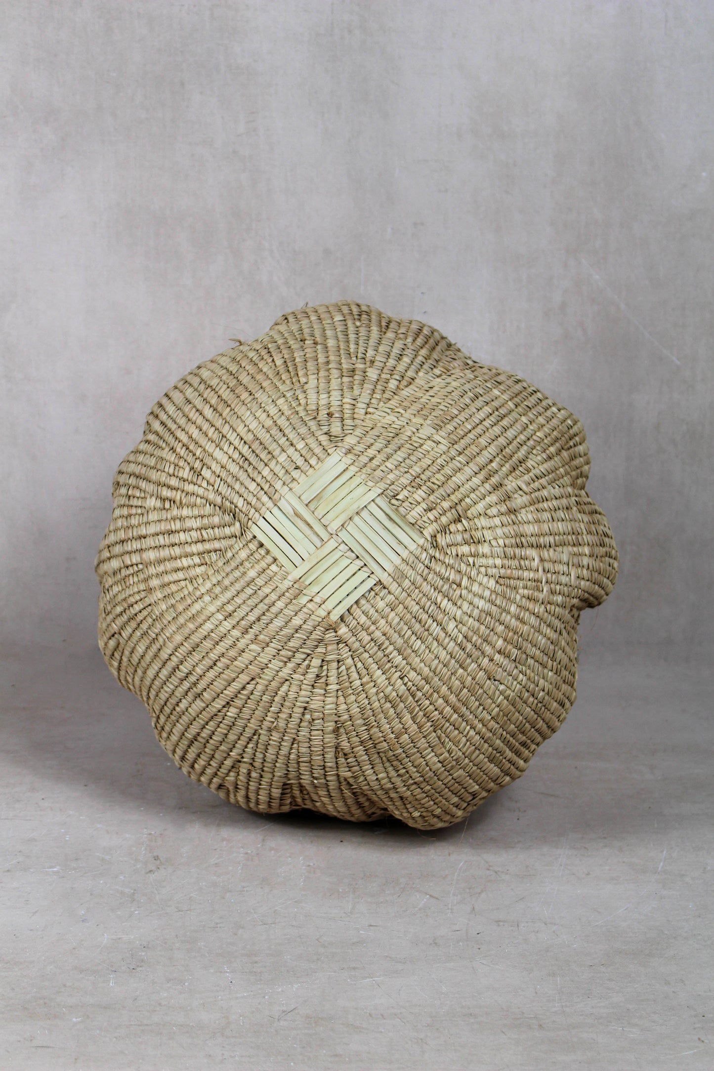 Garlic Gourd woven basket - Zimbabwe - 18.5