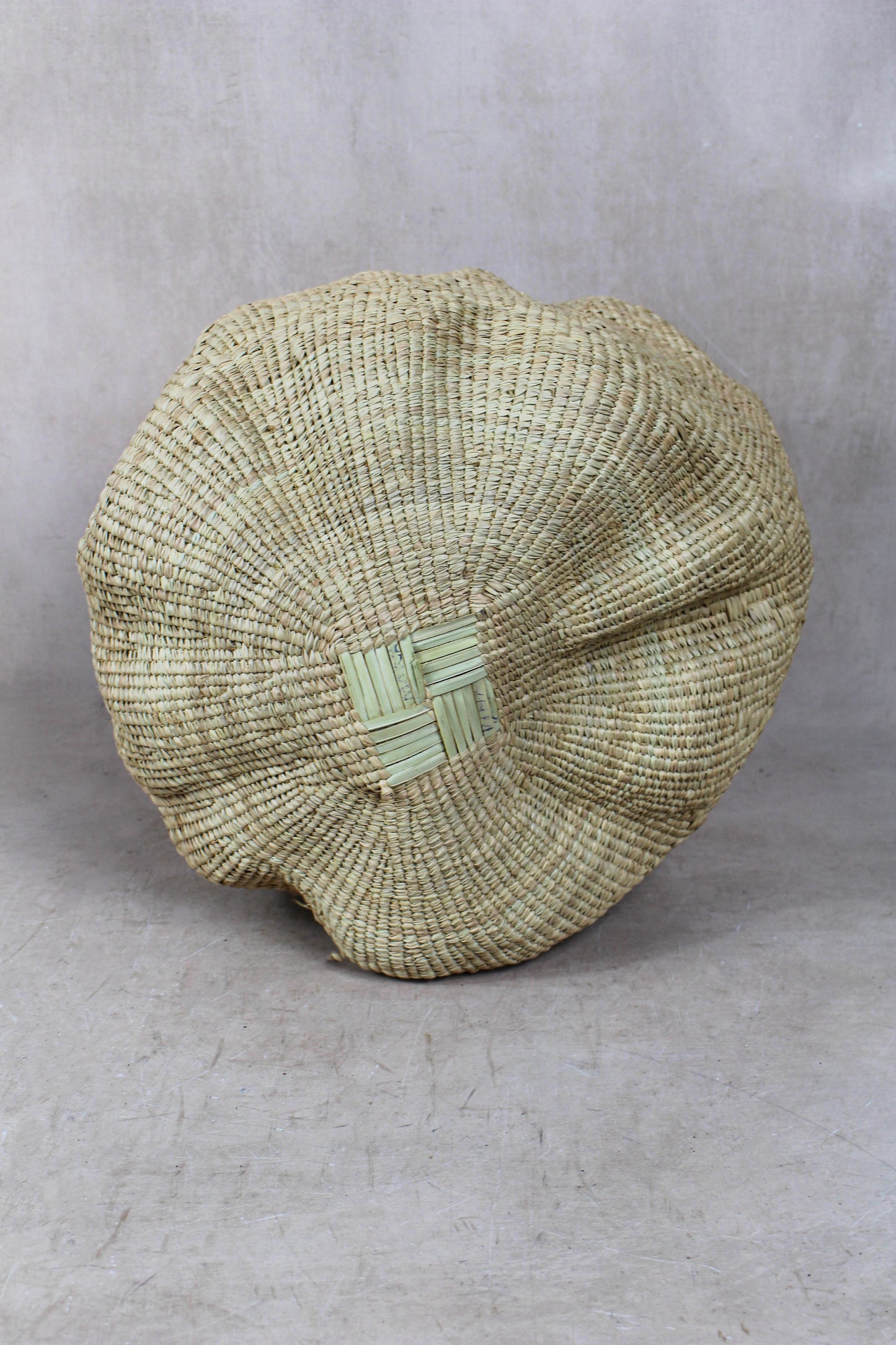 Garlic Gourd woven basket - Zimbabwe - 18.16